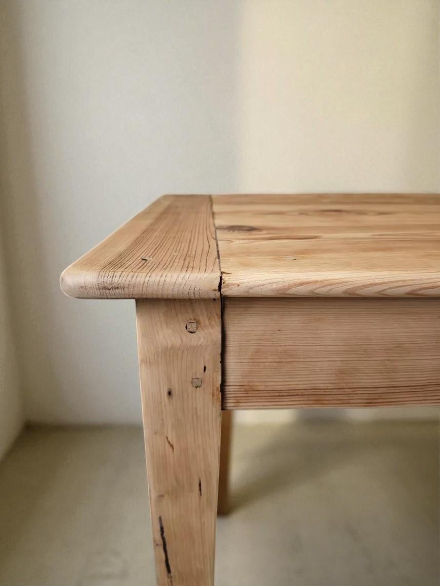 Rustic French Work Table I Early 20th Century  Solid Pine  France en vente 1