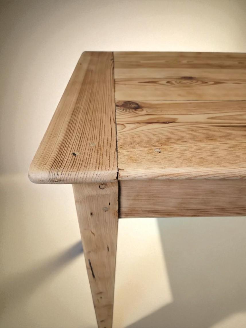 Rustic French Work Table I Early 20th Century  Solid Pine  France en vente 2