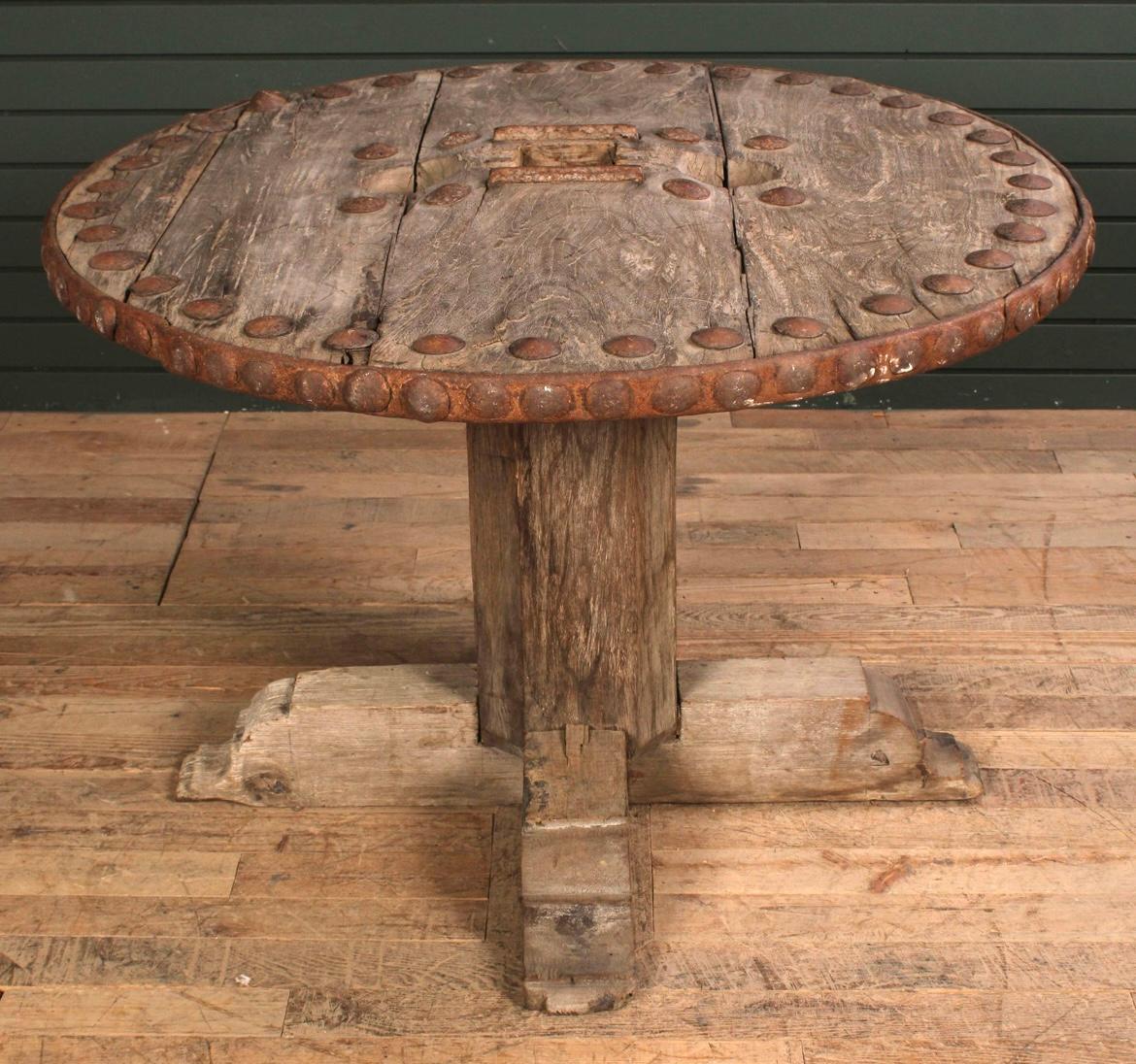 Mesa de jardín rústica siglo XX en venta
