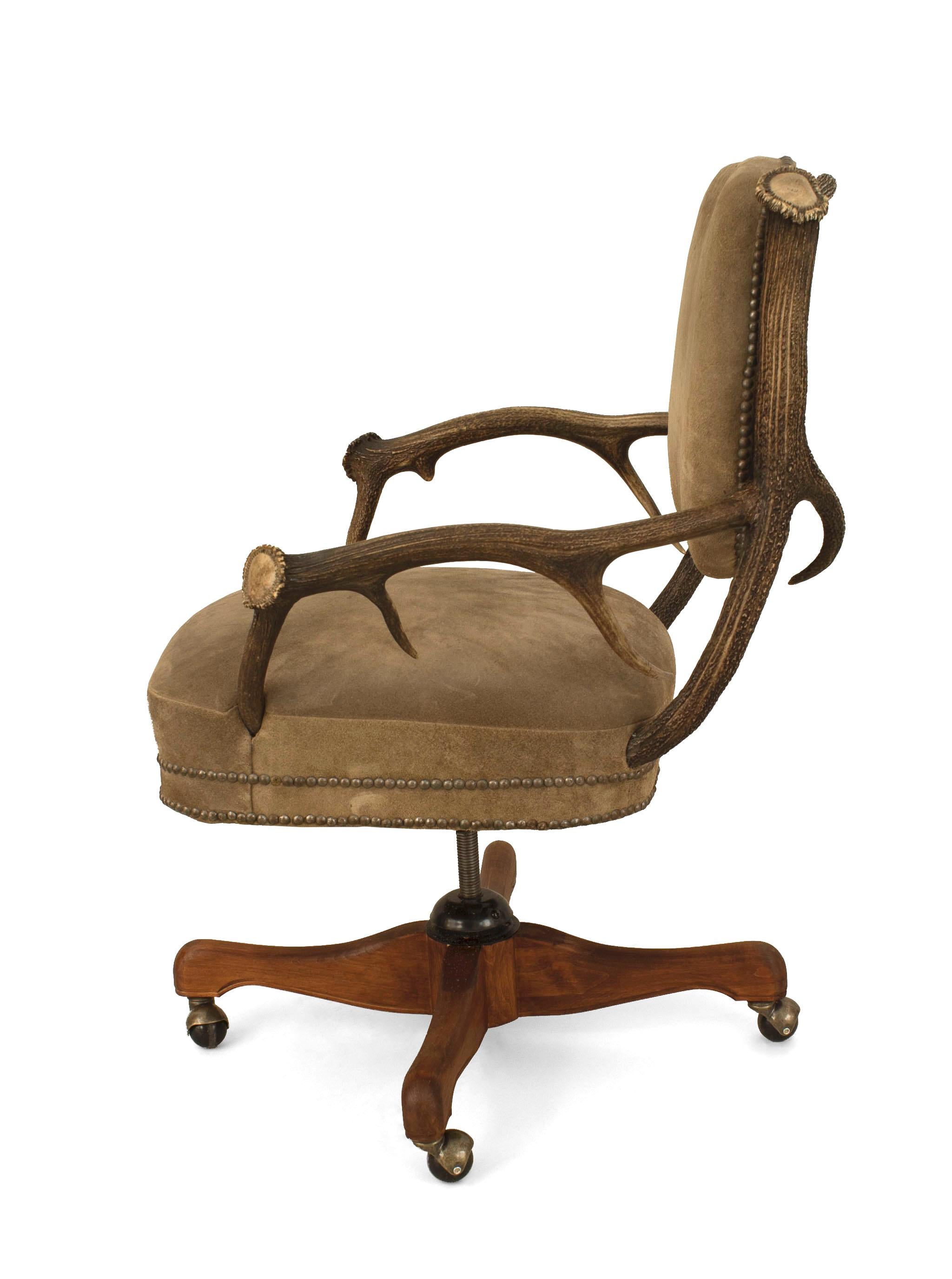 Rustic German Horn and Antler Swivel Chair In Good Condition For Sale In New York, NY