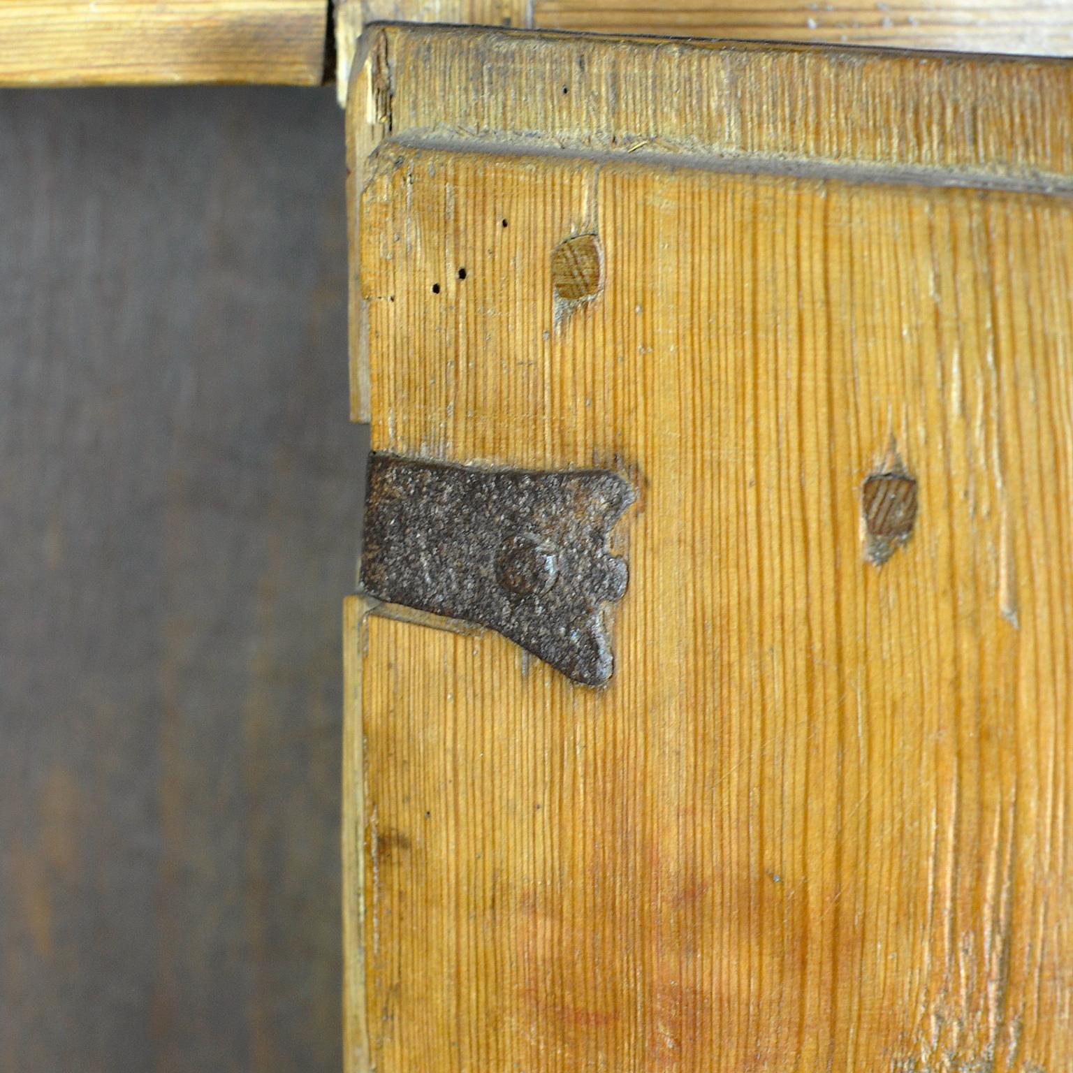 Rustic German pine and oak cabinet, circa 1850 For Sale 2