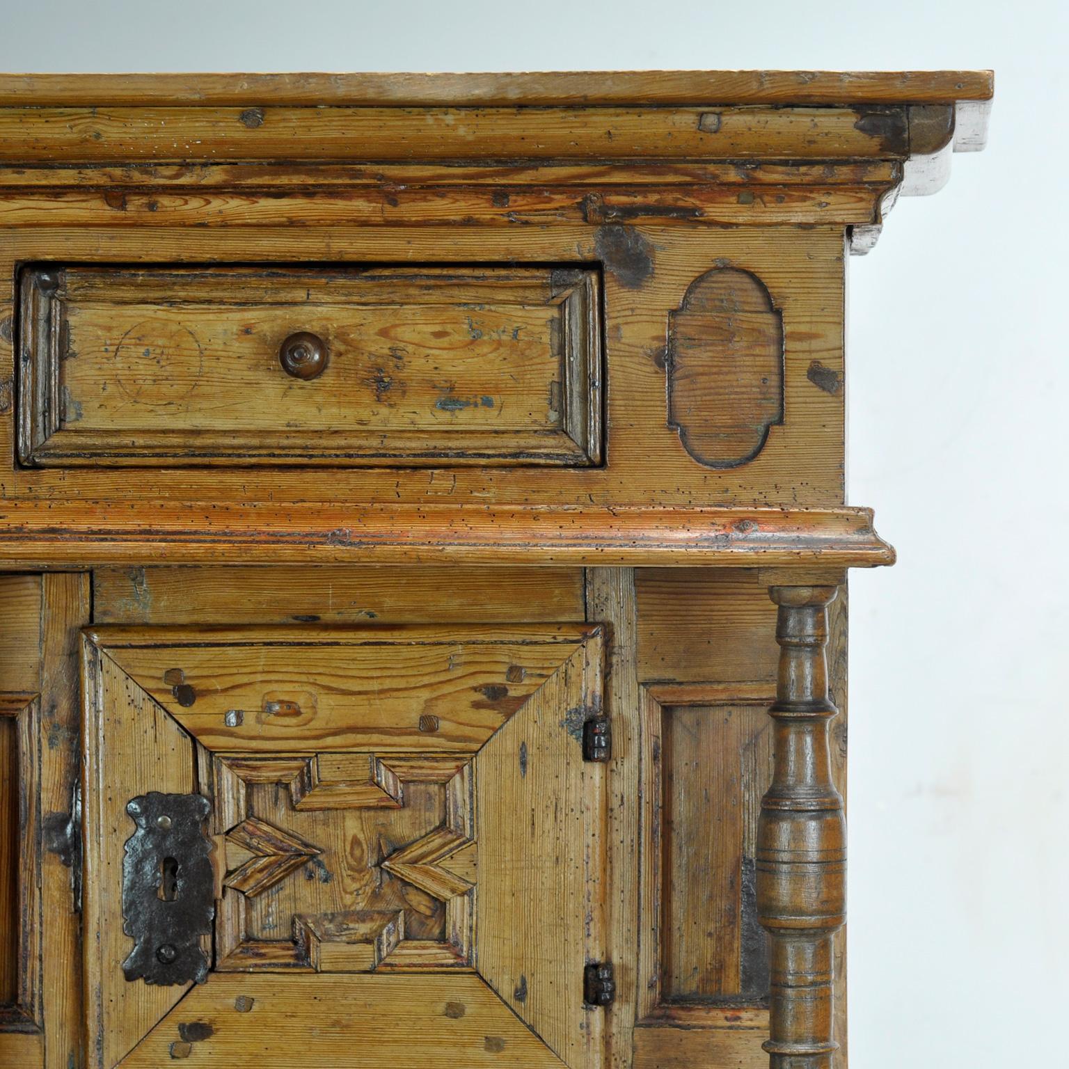 Rustic German pine and oak cabinet, circa 1850 For Sale 4