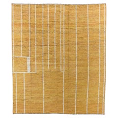 Rustikaler goldener Contemporary-Teppich mit Quadrat  Form und Ecru-Linien  