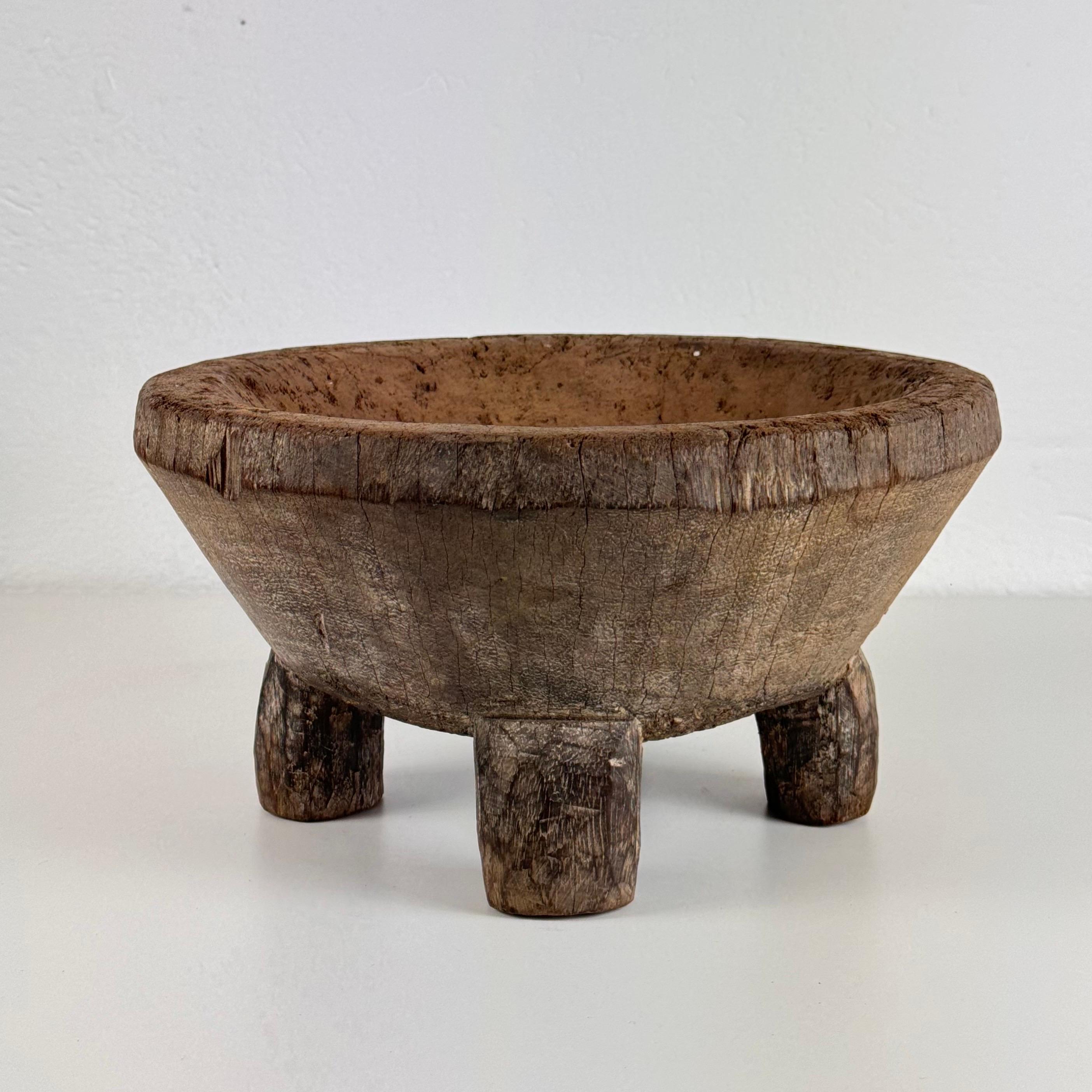 This exceptional oak mortar is a testament to the artistry of handcrafting, likely dating back to the late 1920s. Entirely carved and sculpted by hand, this one-of-a-kind piece rests gracefully on four sturdy legs, emphasizing its functional roots