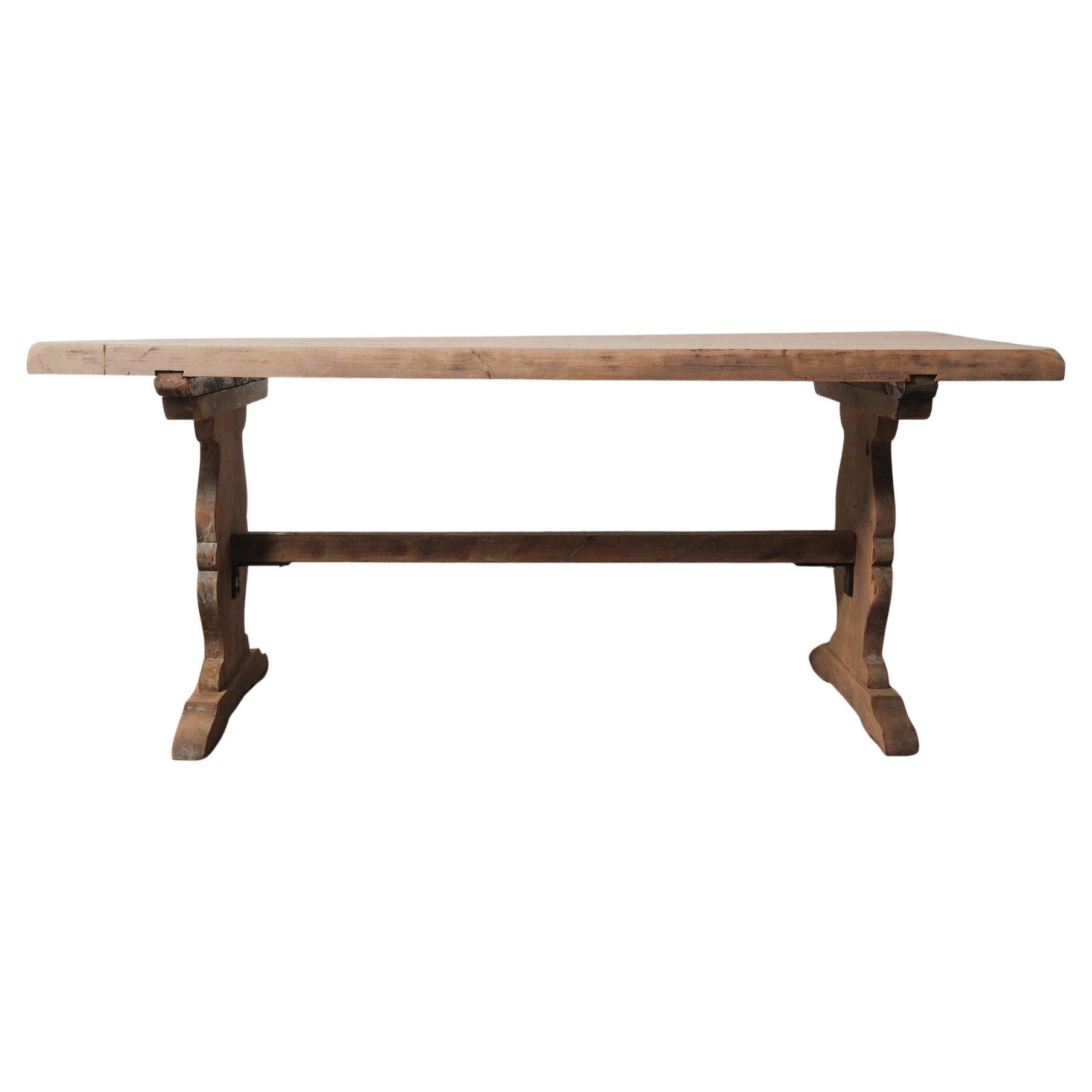 Table de salle à manger rustique à tréteaux en pin sculpté à la main avec socle façonné
