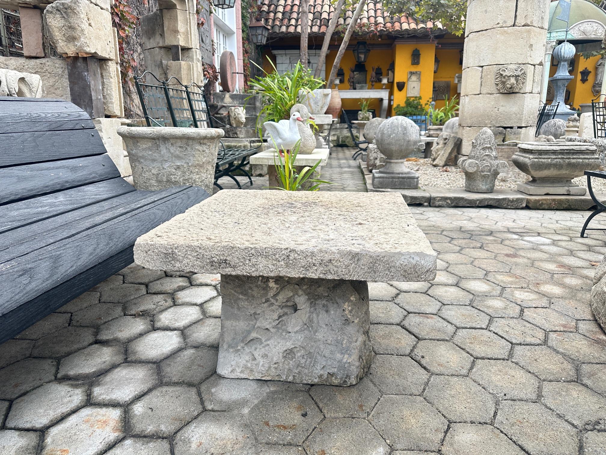 Tavolo rustico in pietra intagliata a mano da giardino, da caffè, da patio, da esterno, da interno, antico in vendita 2