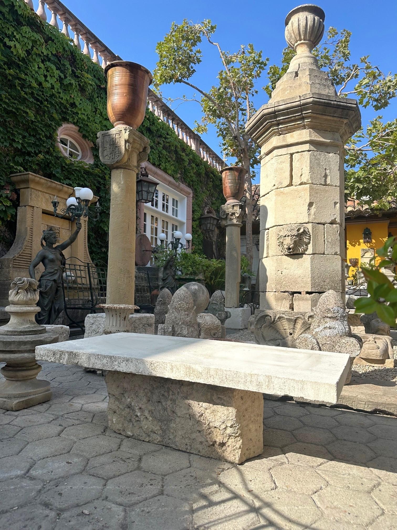 Francese Rustico scolpito a mano in pietra Giardino caffè Fattoria patio tavolo esterno interno Antico