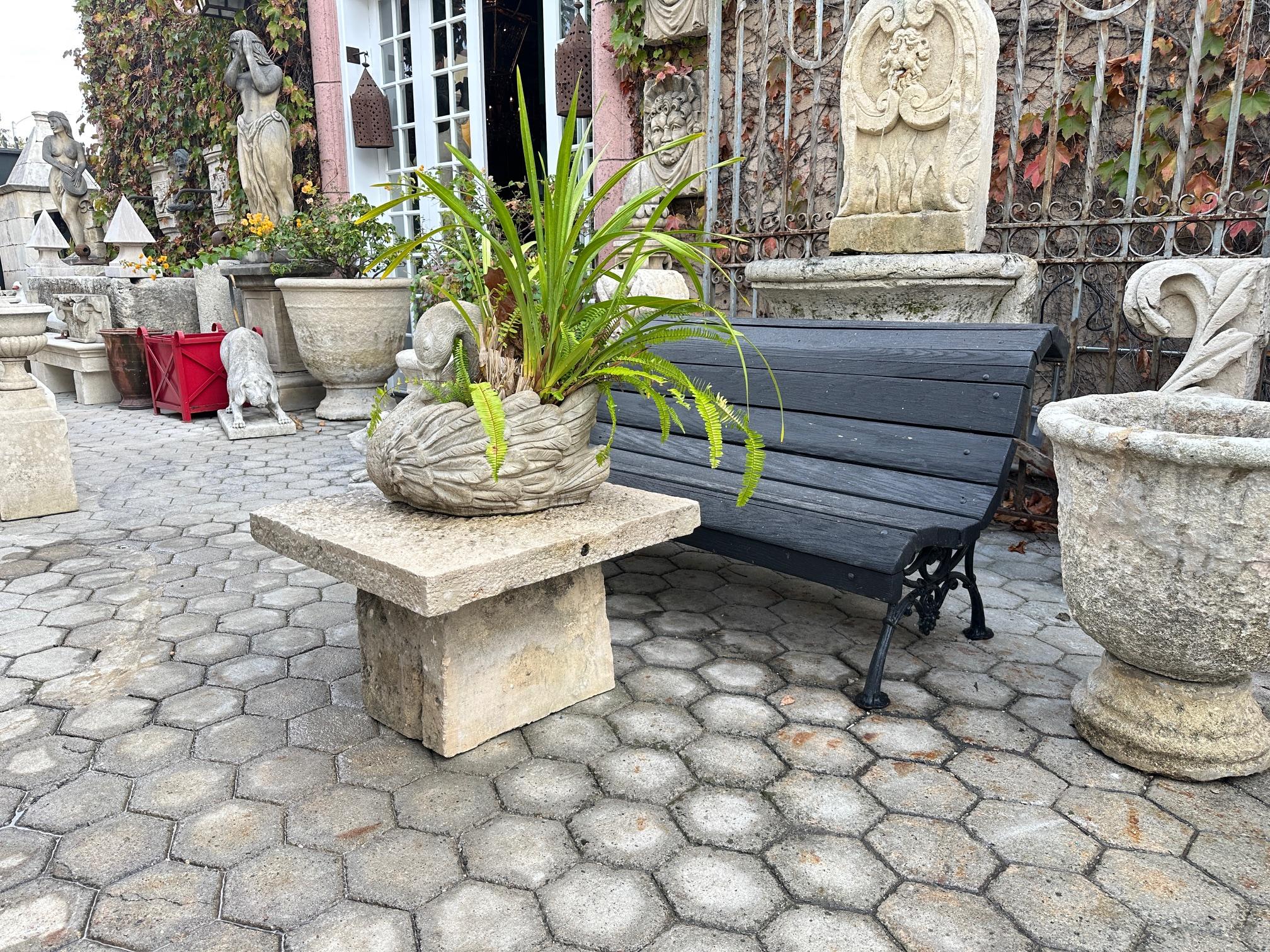 Tavolo rustico in pietra intagliata a mano da giardino, da caffè, da patio, da esterno, da interno, antico In condizioni discrete in vendita a West Hollywood, CA