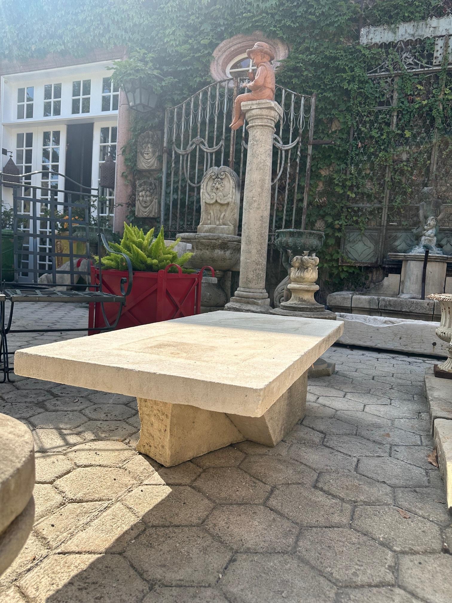Fino al XVIII secolo Rustico scolpito a mano in pietra Giardino caffè Fattoria patio tavolo esterno interno Antico