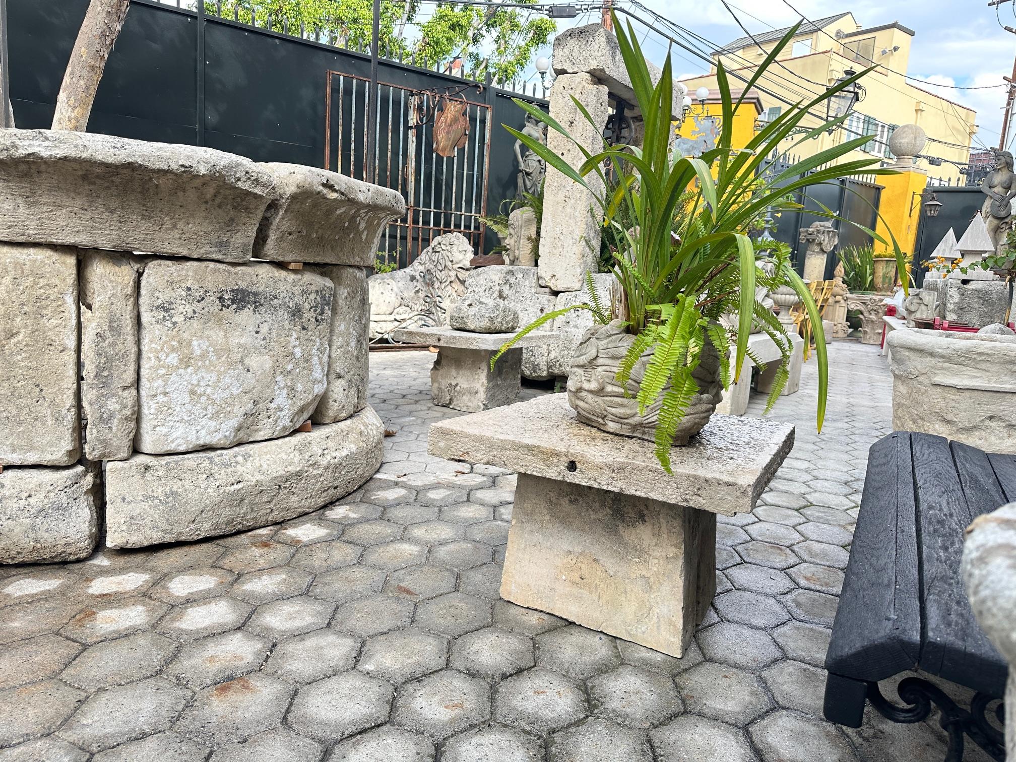 XVIII secolo Tavolo rustico in pietra intagliata a mano da giardino, da caffè, da patio, da esterno, da interno, antico in vendita