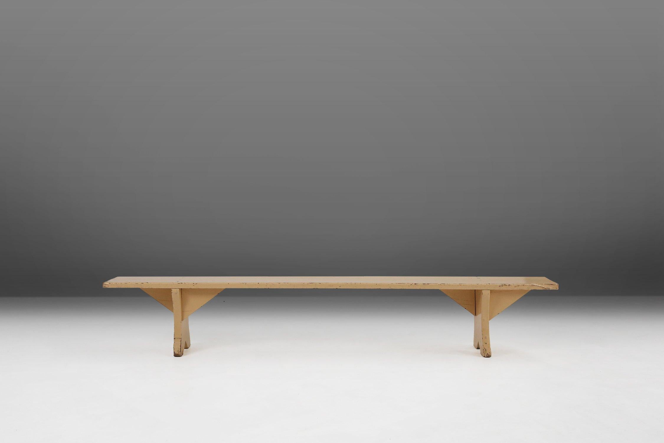 Banc rustique en bois beige fabriqué à la main, France, années 1900 Bon état - En vente à Meulebeke, BE