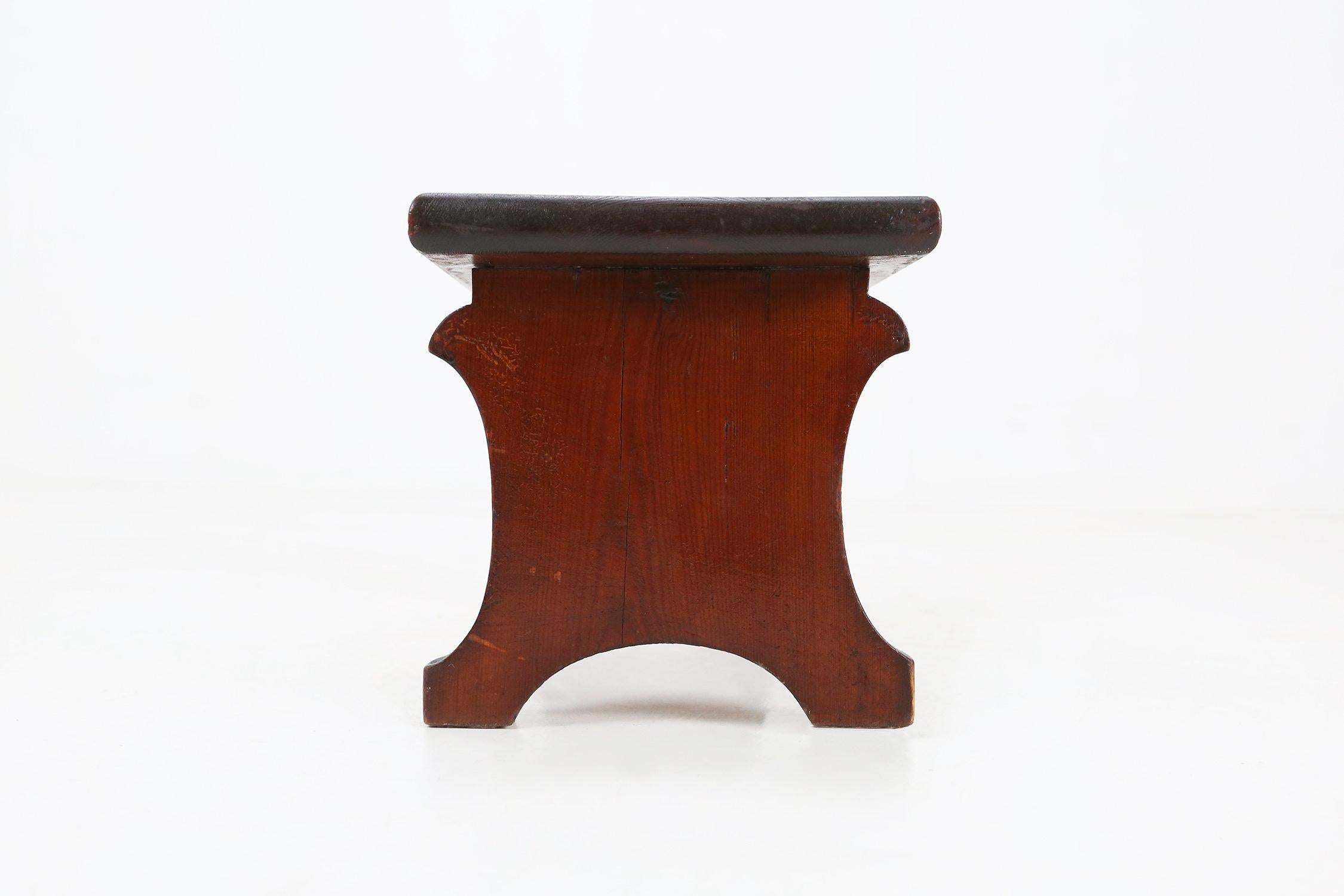 Rustikaler handgefertigter Holzhocker, Frankreich ca. 1880 im Angebot 2