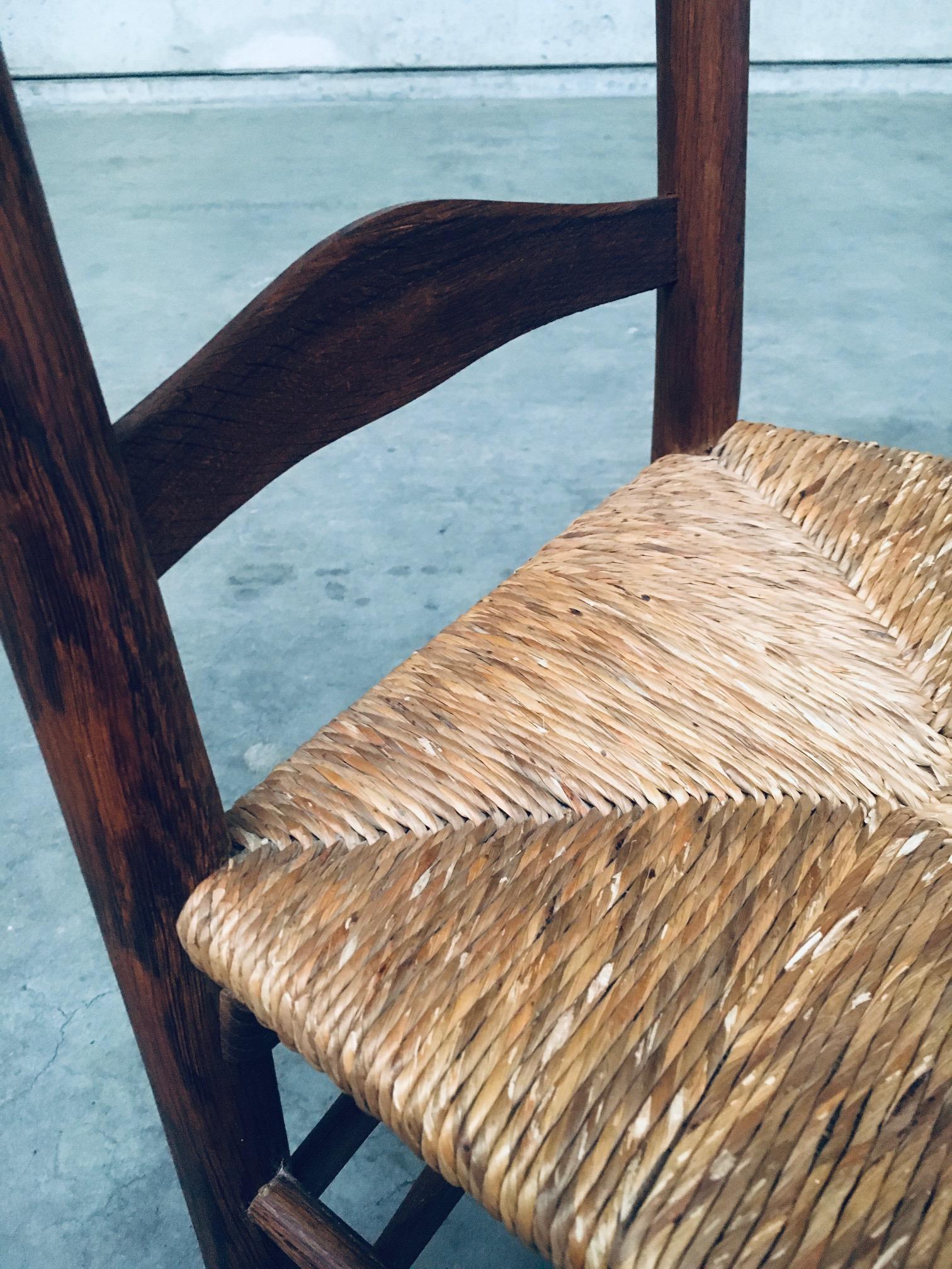 Sedie da pranzo rustiche con schienale alto realizzate a mano in Oak e giunco, Belgio, anni '40 in vendita 8