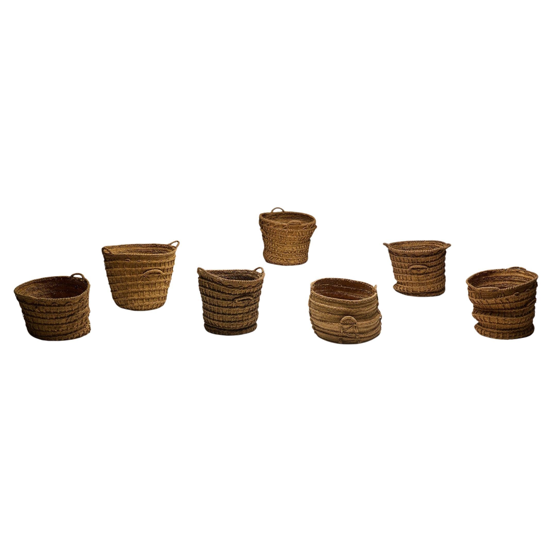 Cesti rustici intrecciati a mano di grandi dimensioni, Francia, inizio XX secolo