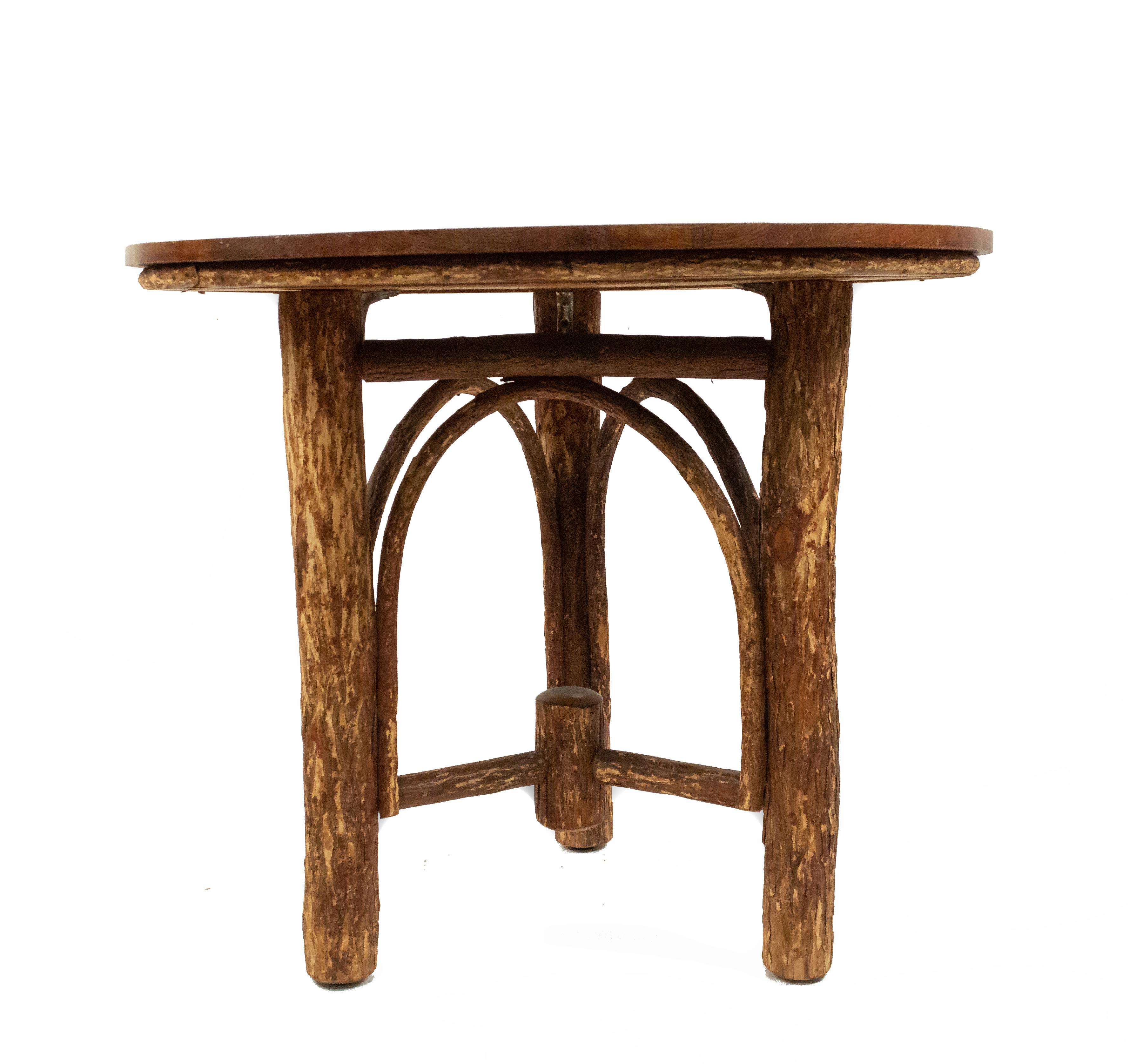 Petite table basse ronde rustique en pacanier en vente 1