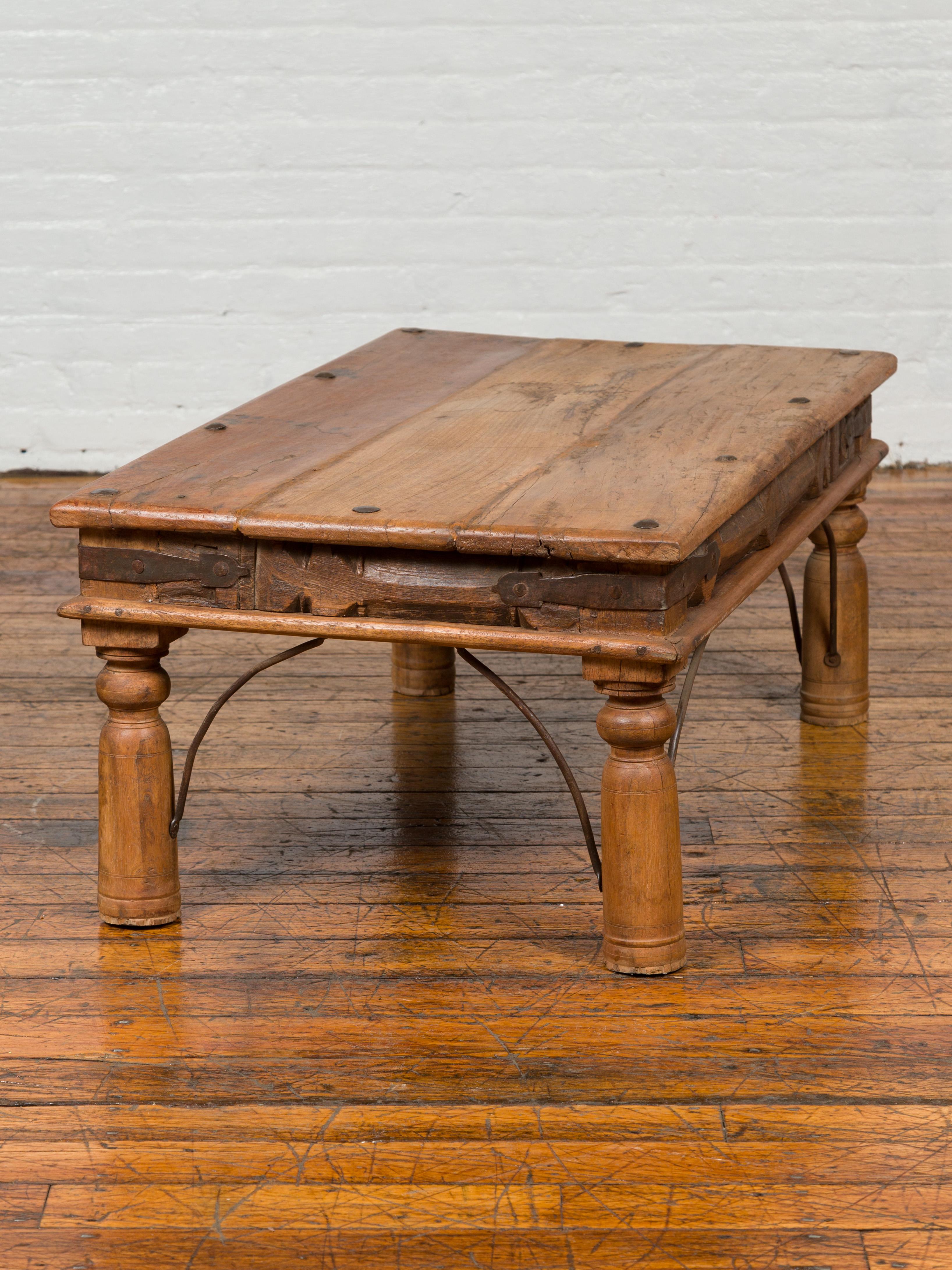 Rustic Indian Sheesham Wood Coffee Table with Nailhead Design and Baluster Legs For Sale 3