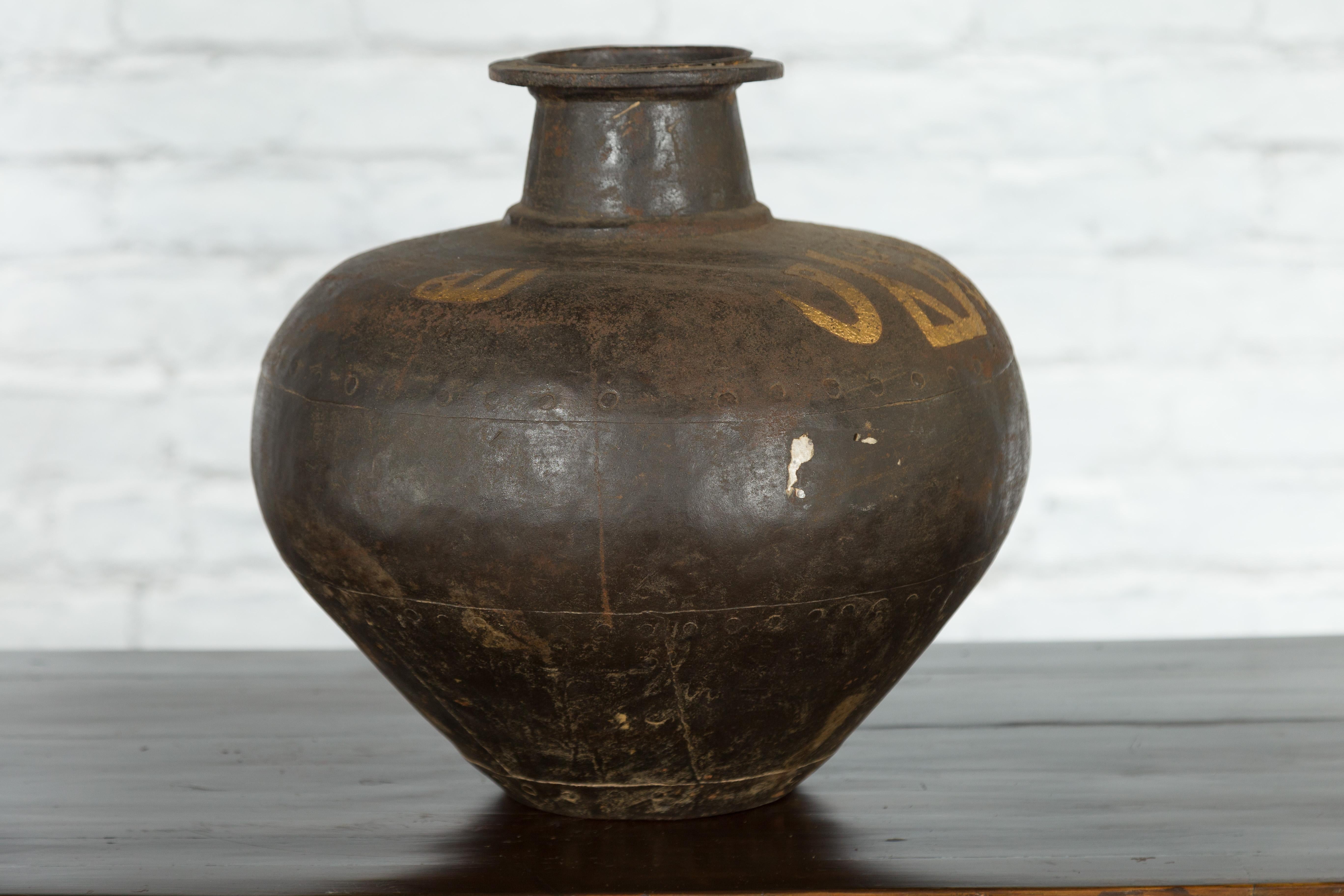 Rustic Indian Vintage Vase with Tapering Lines and Gilded Calligraphy For Sale 2