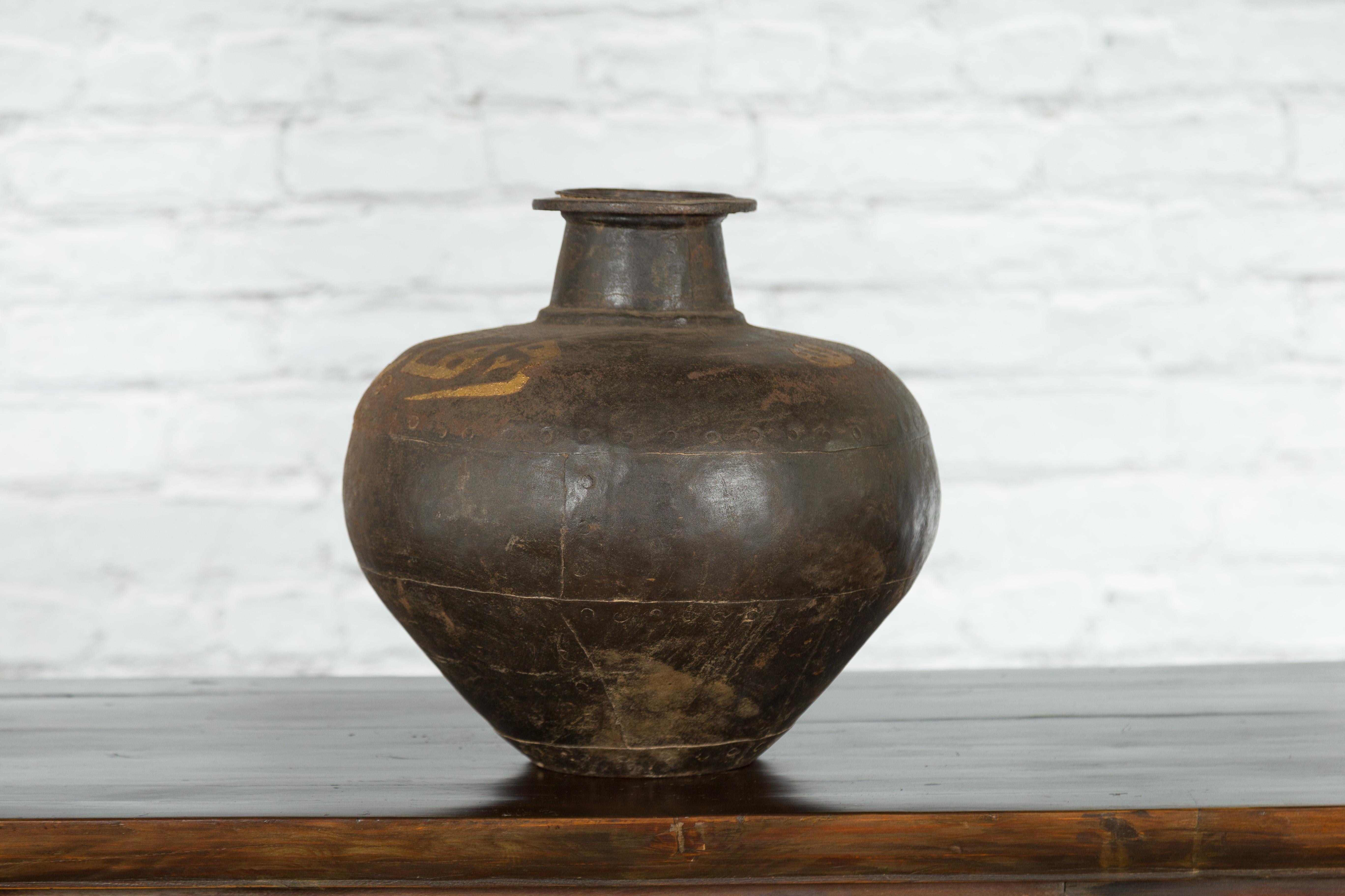 Rustic Indian Vintage Vase with Tapering Lines and Gilded Calligraphy For Sale 1