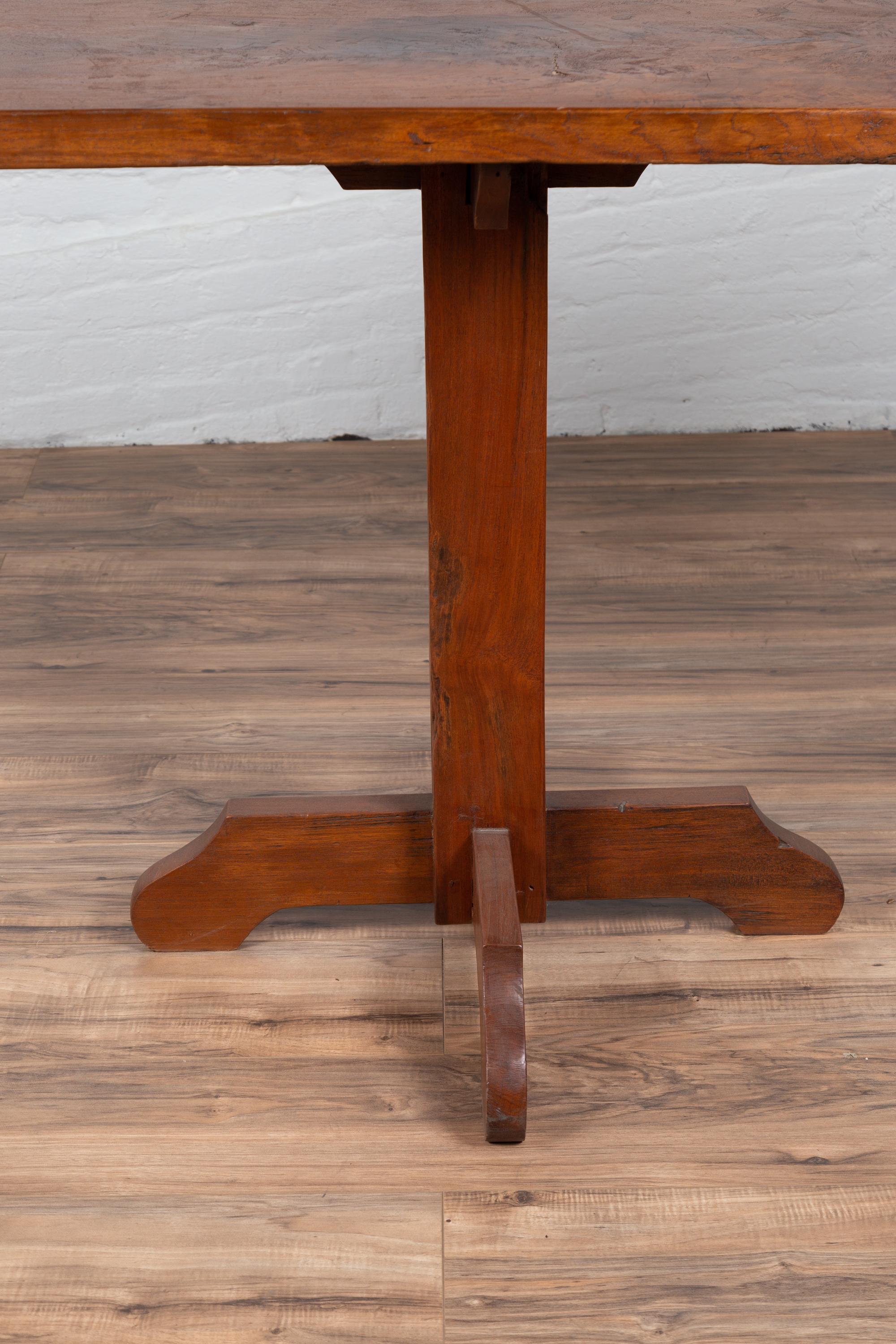 20ième siècle Table console rustique indonésienne en bois avec plateau simple en planches et base à piédestal en vente