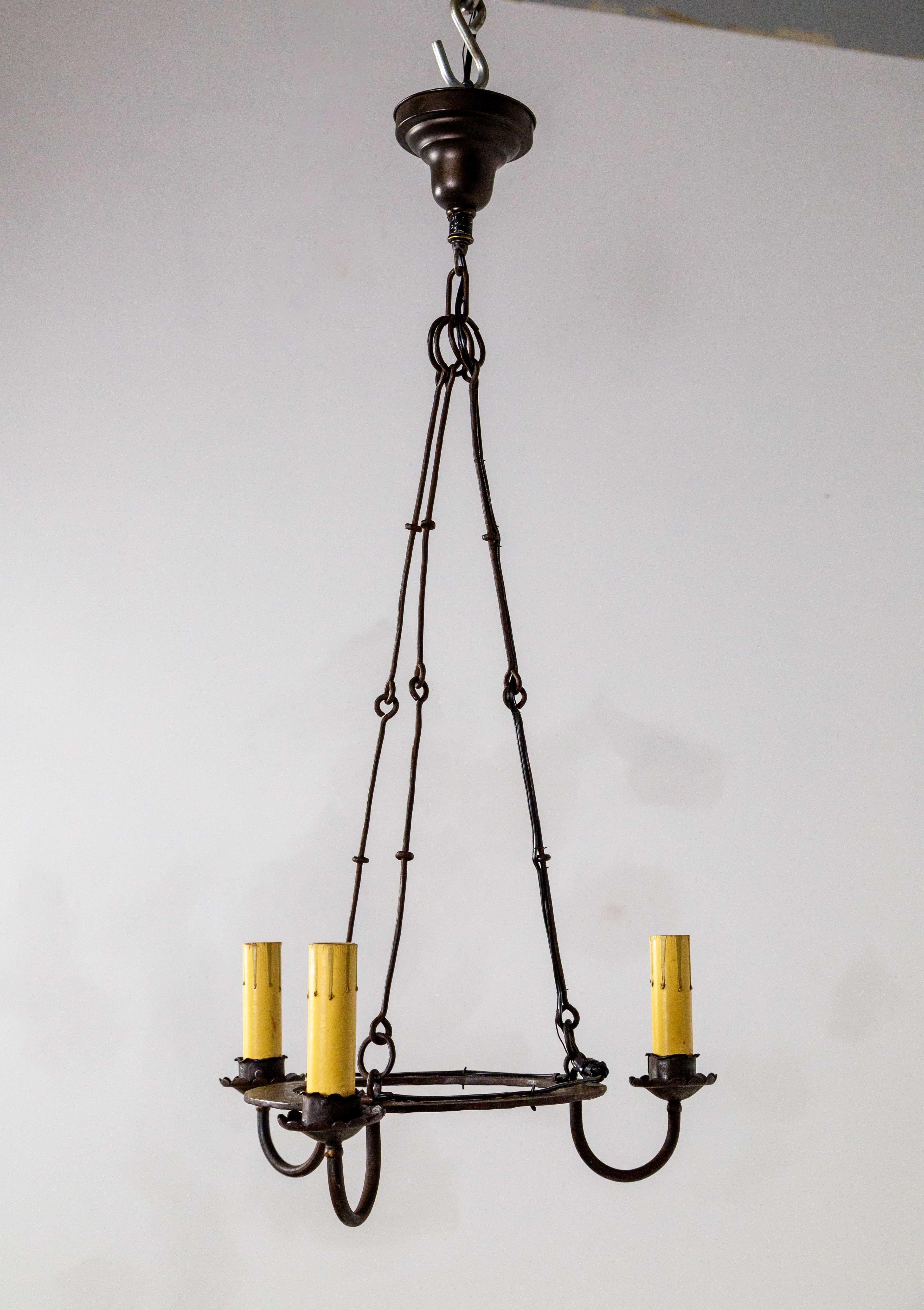 Lustre anneau en fer rustique à 3 lumières en vente 4