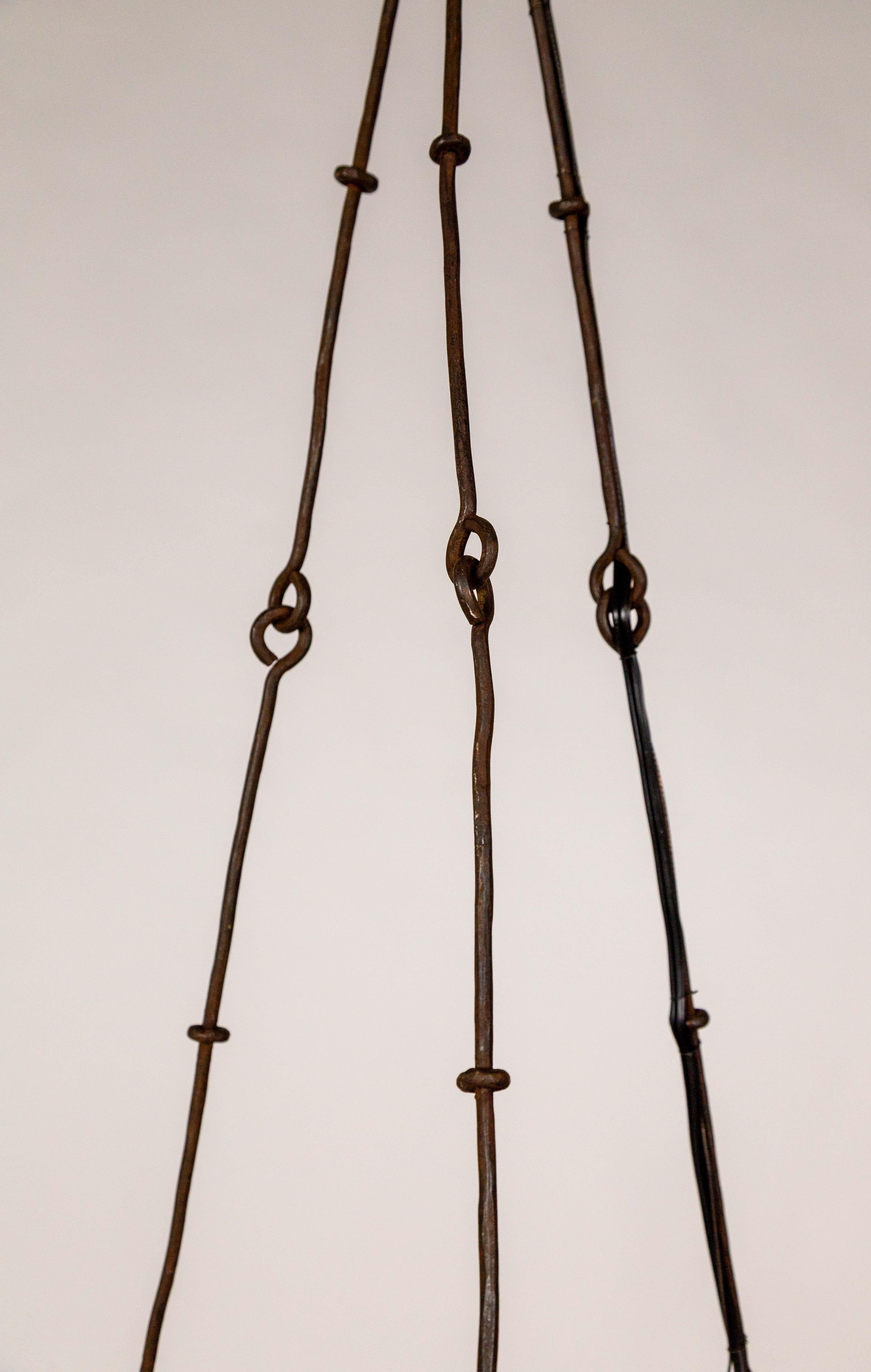 Lustre anneau en fer rustique à 3 lumières Bon état - En vente à San Francisco, CA