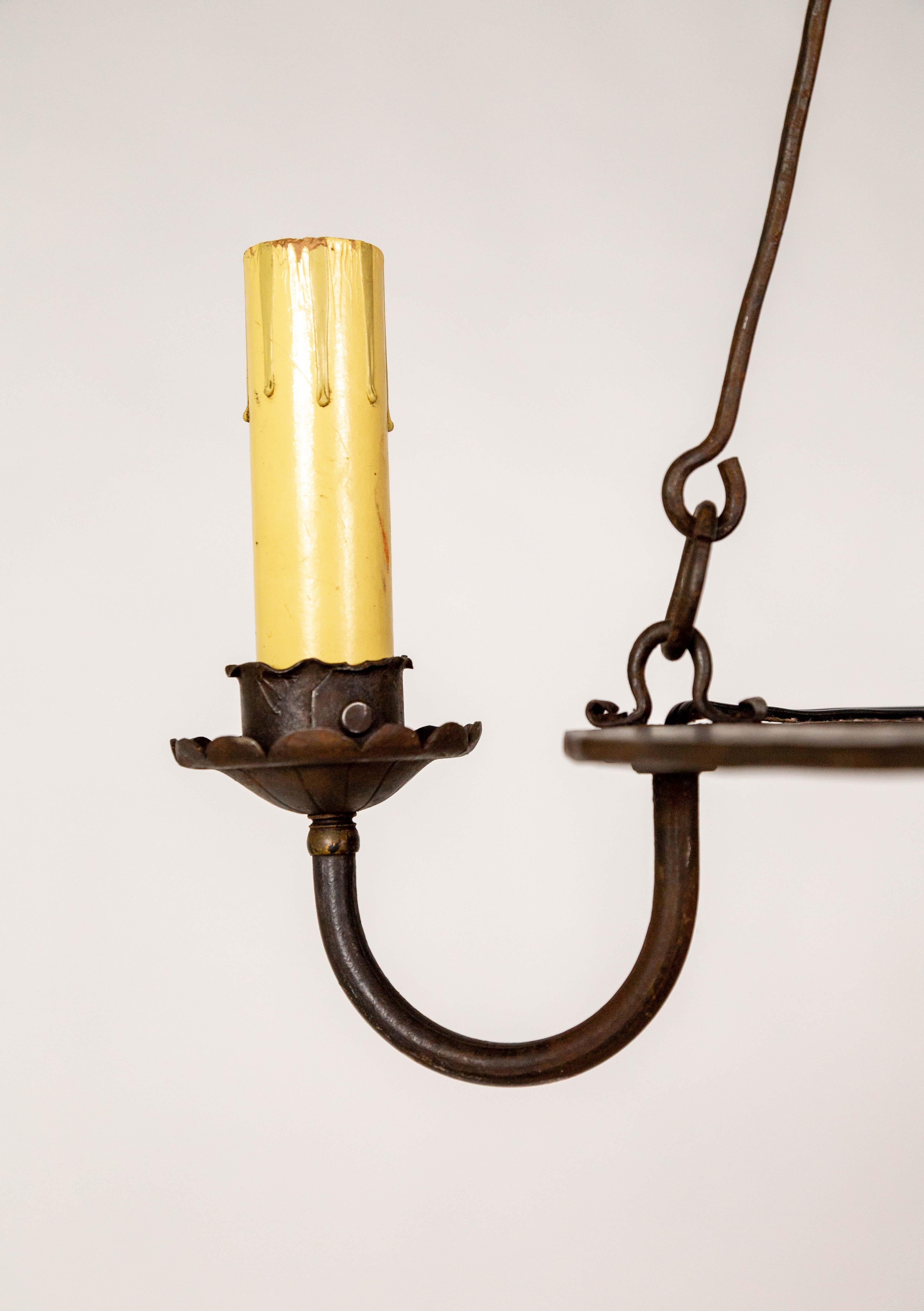 20ième siècle Lustre anneau en fer rustique à 3 lumières en vente