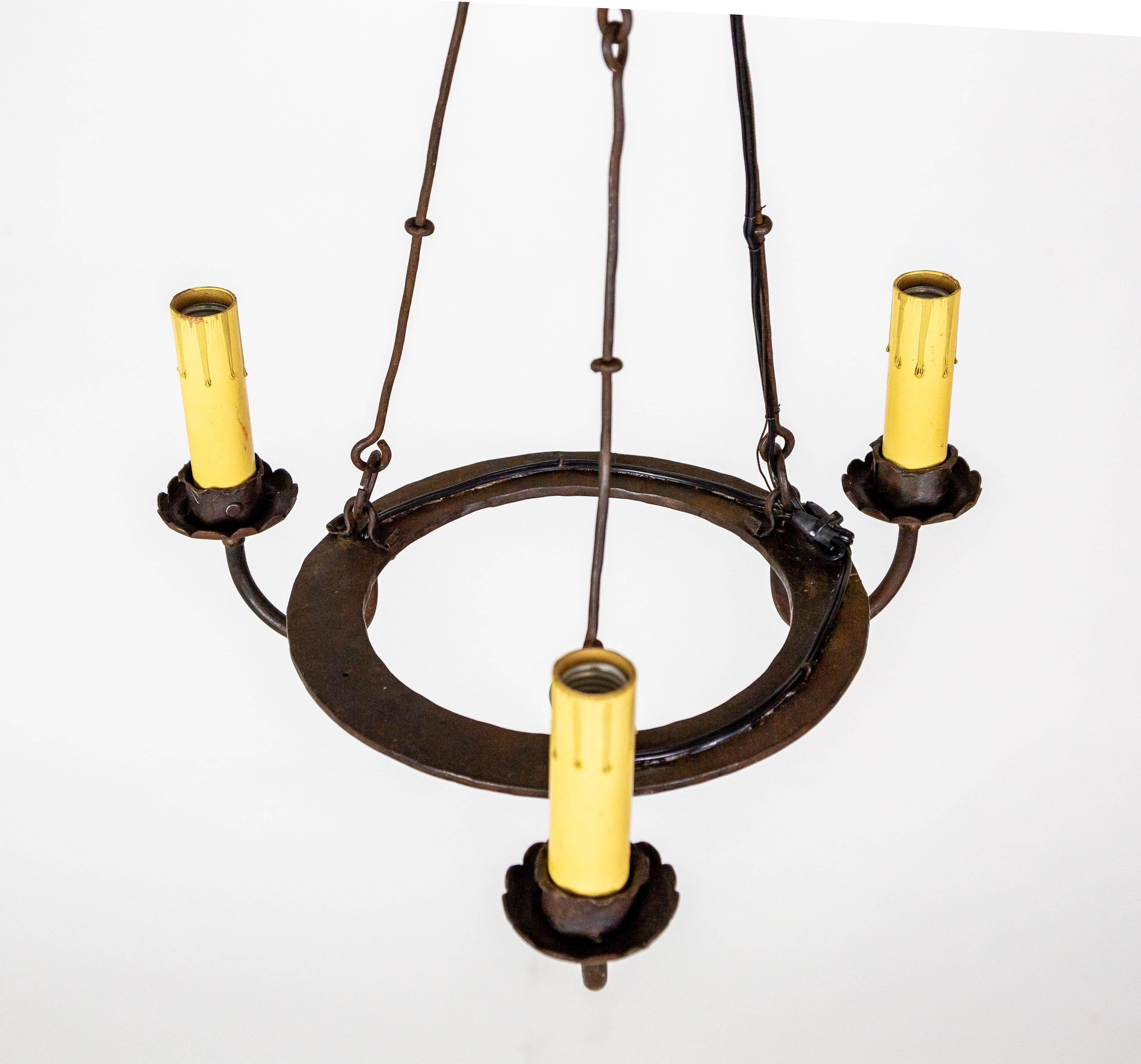 Lustre anneau en fer rustique à 3 lumières en vente 1