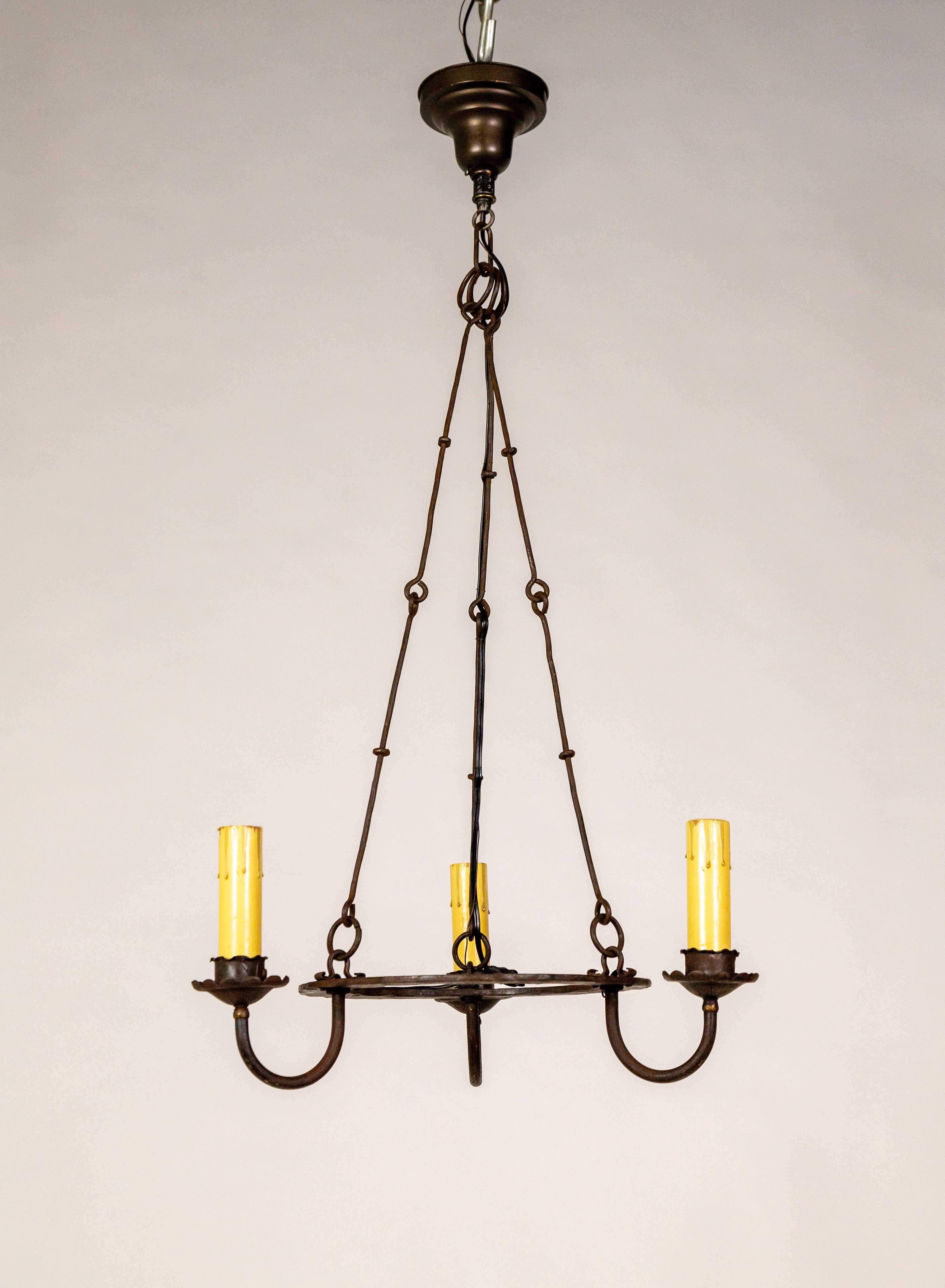 Lustre anneau en fer rustique à 3 lumières en vente 2