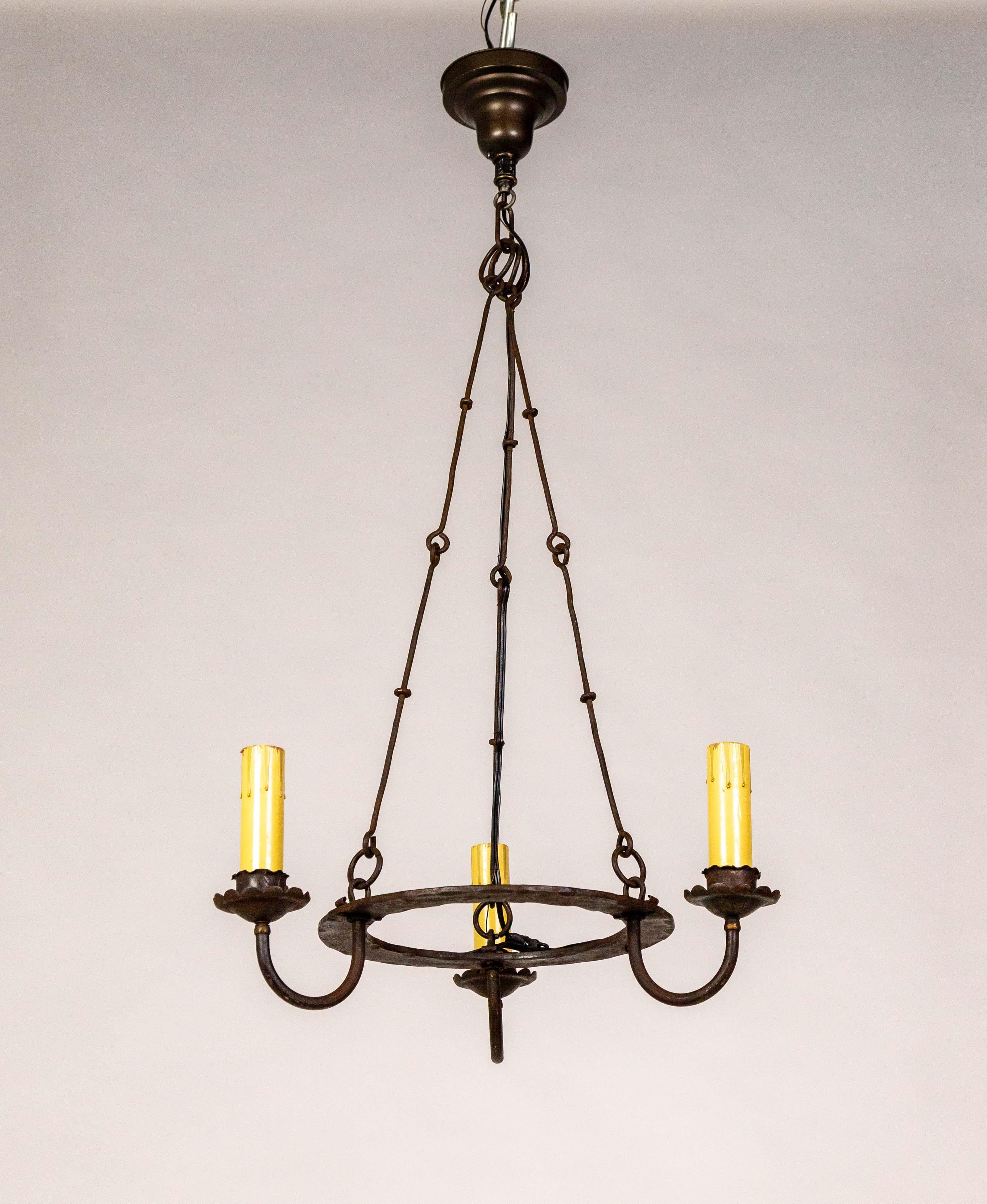 Lustre anneau en fer rustique à 3 lumières en vente 3