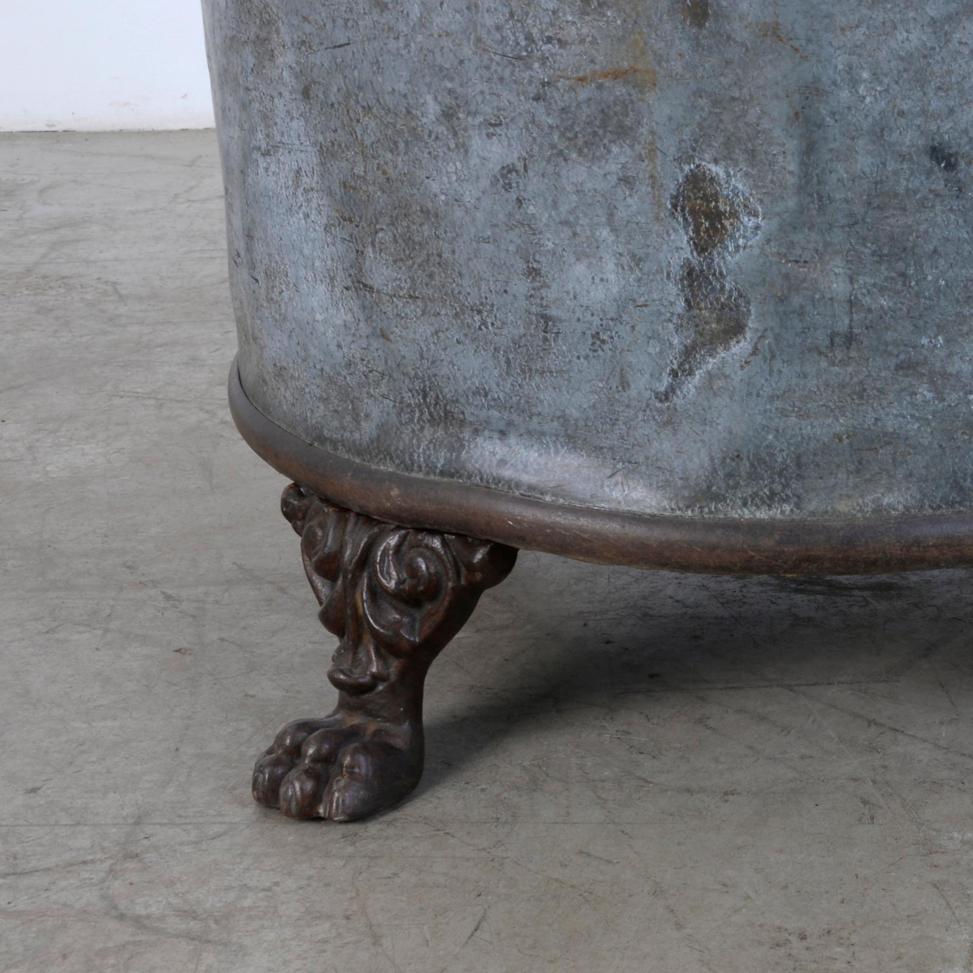 Rustic Iron Clawfoot Planter In Good Condition In High Point, NC