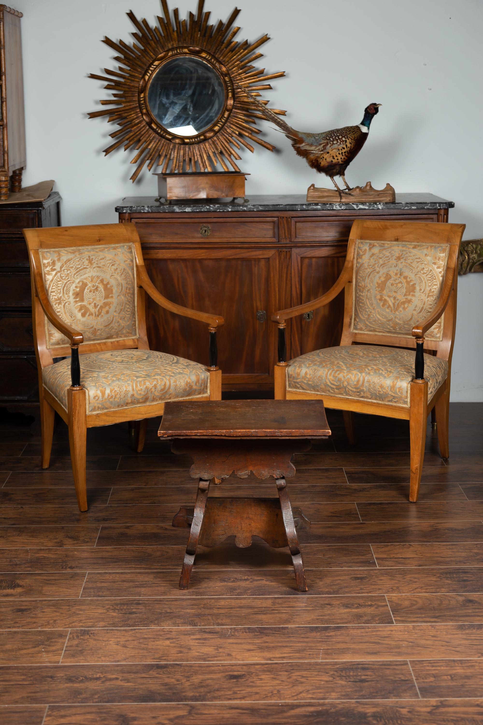 Rustic Italian 1800s Walnut Stool with Splaying Trestle Base and Carved Apron In Good Condition In Atlanta, GA