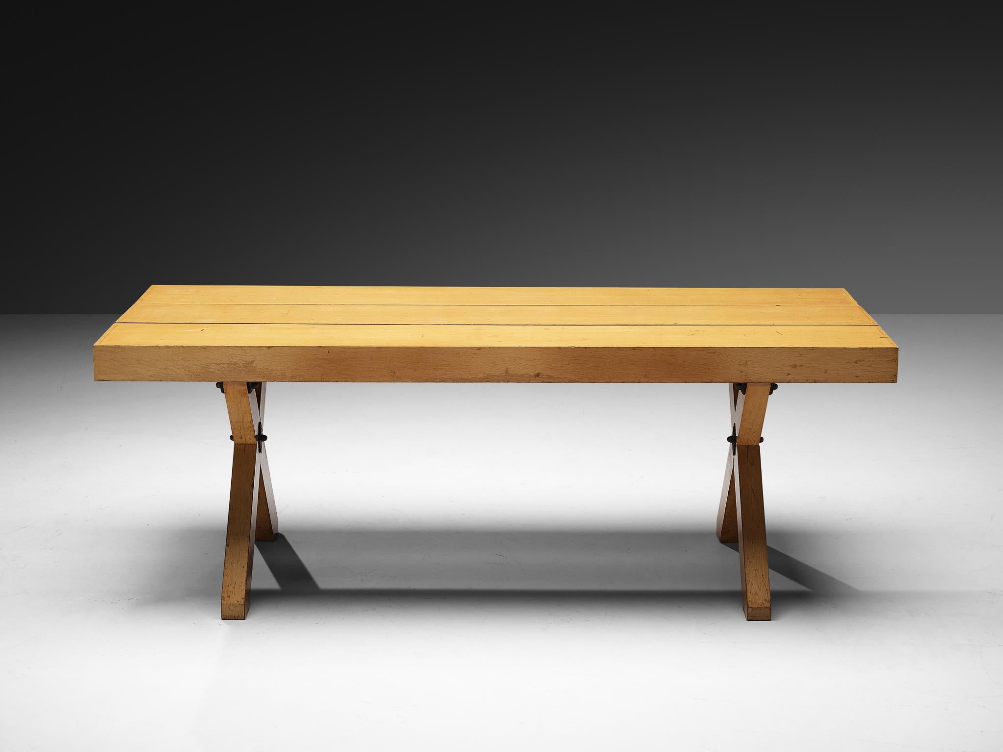 Rustic Italian Oak Cross-legged Dining Table with Iron In Good Condition For Sale In Waalwijk, NL