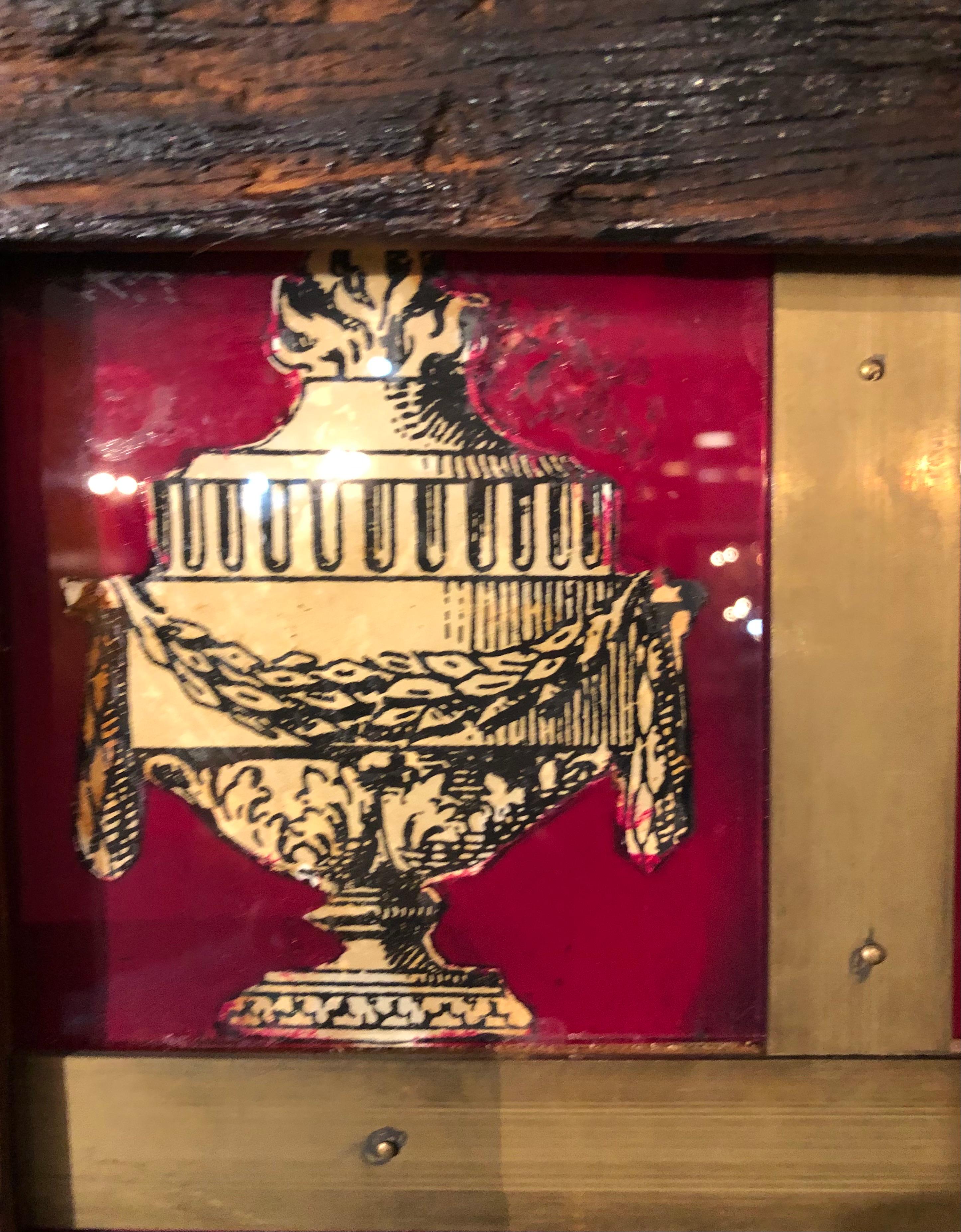 Miroir mural italien rustique avec vases et urnes classiques peints à l'envers en vente 14