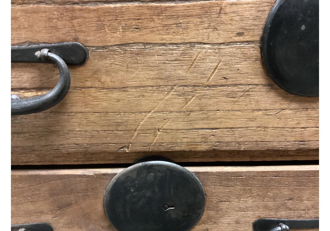 Rustikale Tansu-Truhe aus japanischer Kiefer im Angebot 6