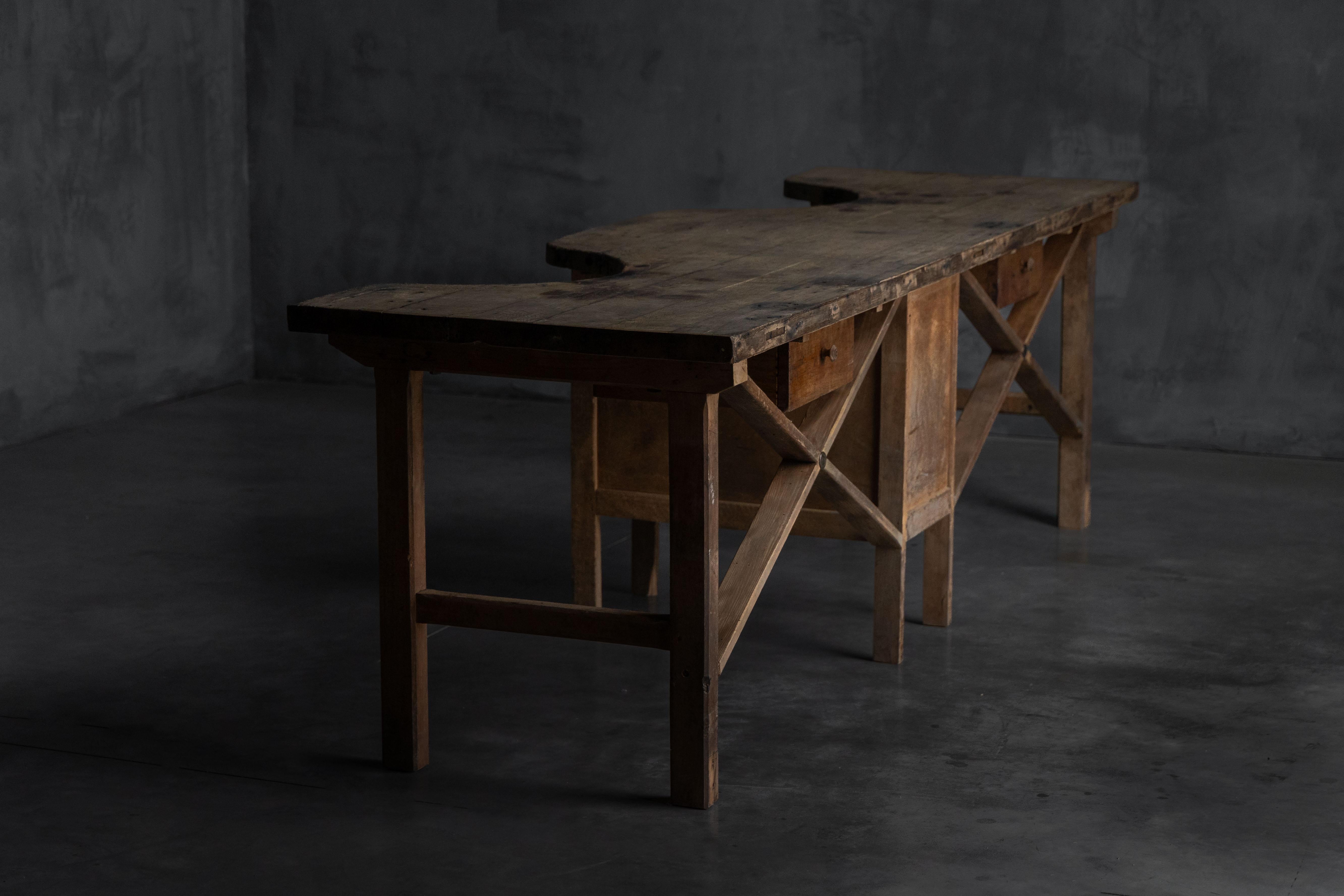 Bois Établi rustique de bijoutier, France, XIXe siècle en vente