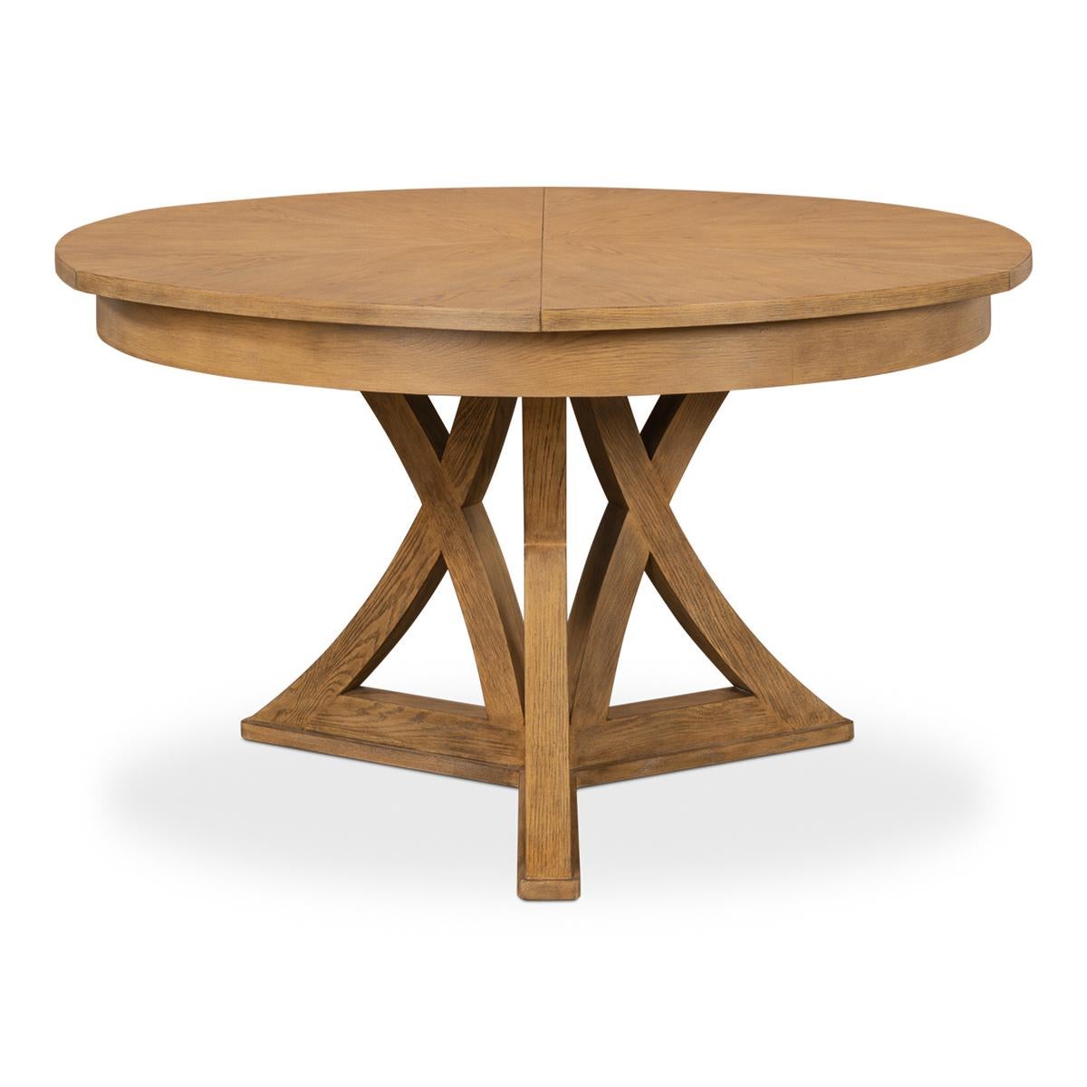 Table à manger ronde à rallonge en chêne rustique de style transitionnel. La table en chêne dans notre finition chaude est une excellente combinaison de style classique et de commodités modernes. Fermée, elle mesure 54