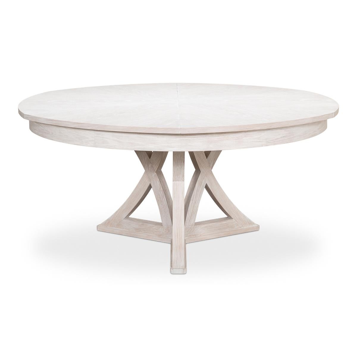 Table à manger ronde à rallonge en chêne rustique de style transitionnel. La table en chêne dans notre finition blanchie à la chaux est une excellente combinaison de style classique et de commodités modernes. Fermée, elle mesure 64