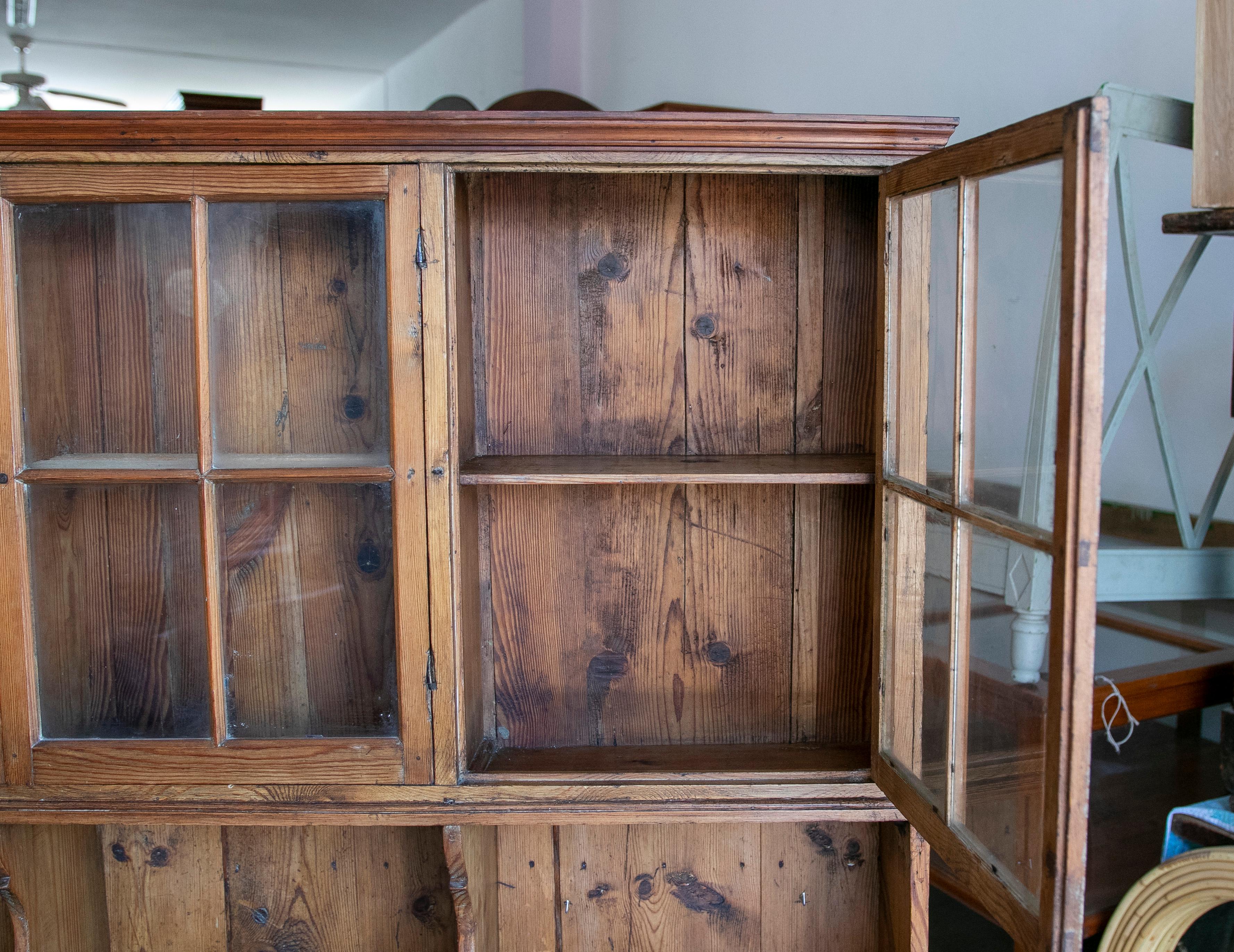 Rustic Kitchen Display Cabinet with Doors, Shelves and Drawers in the Lower Part In Good Condition For Sale In Marbella, ES