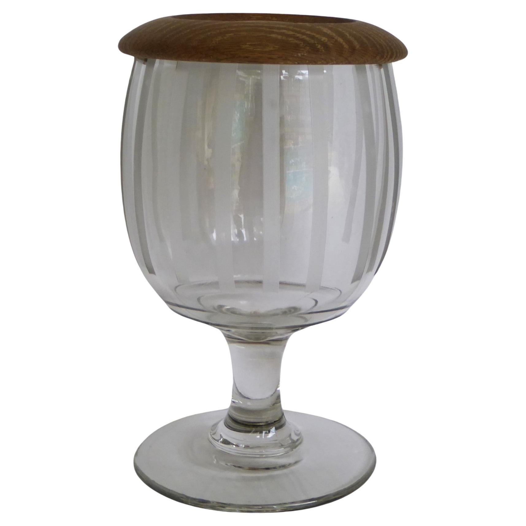 Rustikale große geätzte Glaspokal Gefäß mit Holz Top 1950s. im Zustand „Gut“ im Angebot in Miami, FL