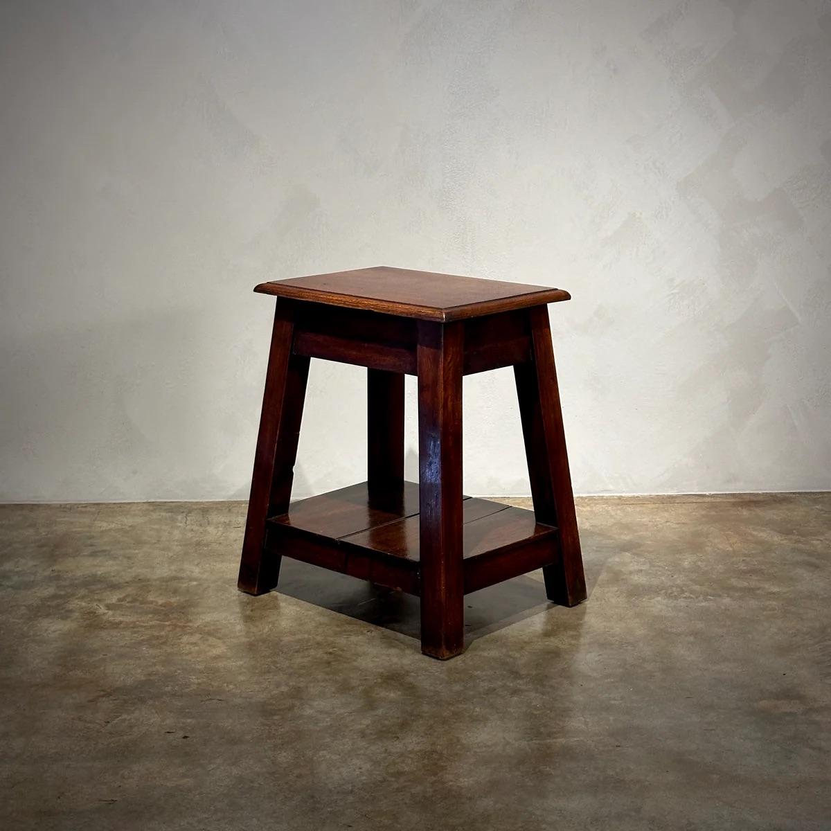 Table d'appoint rustique en teck anglais de la fin du XIXe siècle en vente 2