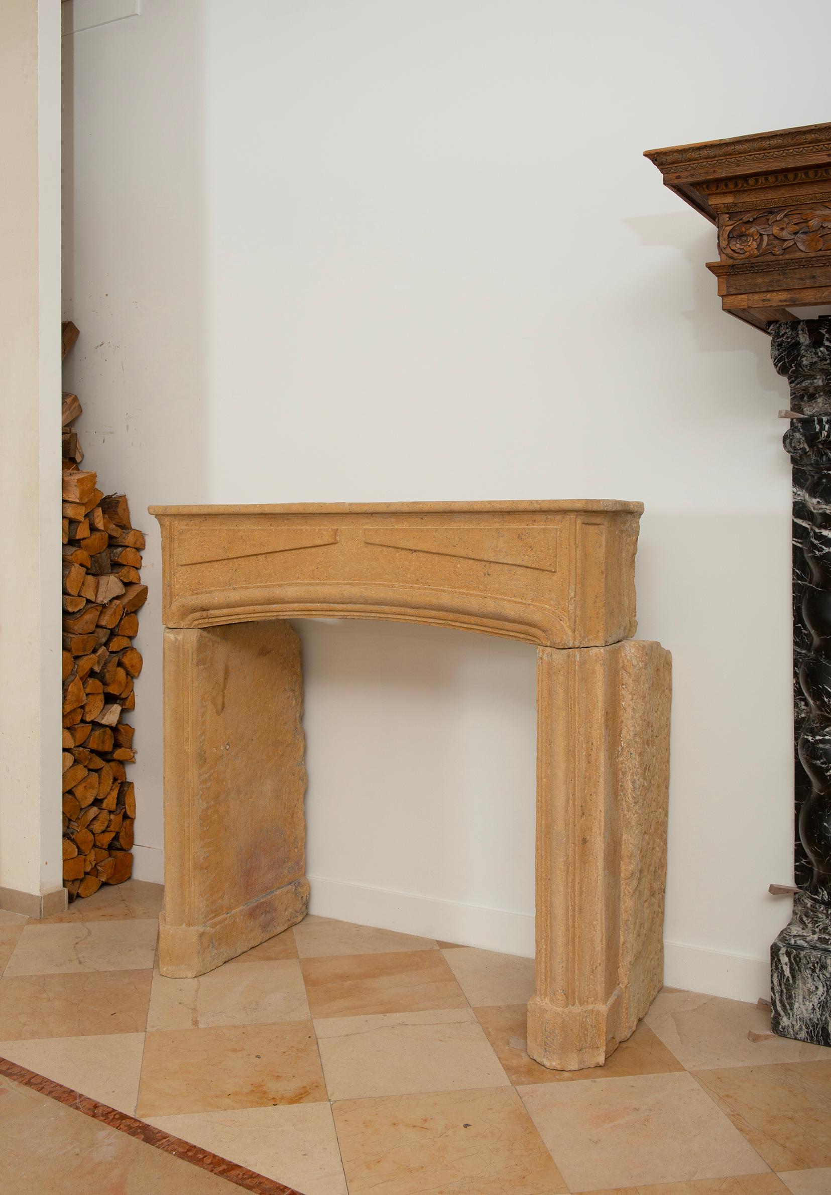 Rustic Limestone Louis XIV Fireplace Mantel In Fair Condition For Sale In Haarlem, Noord-Holland