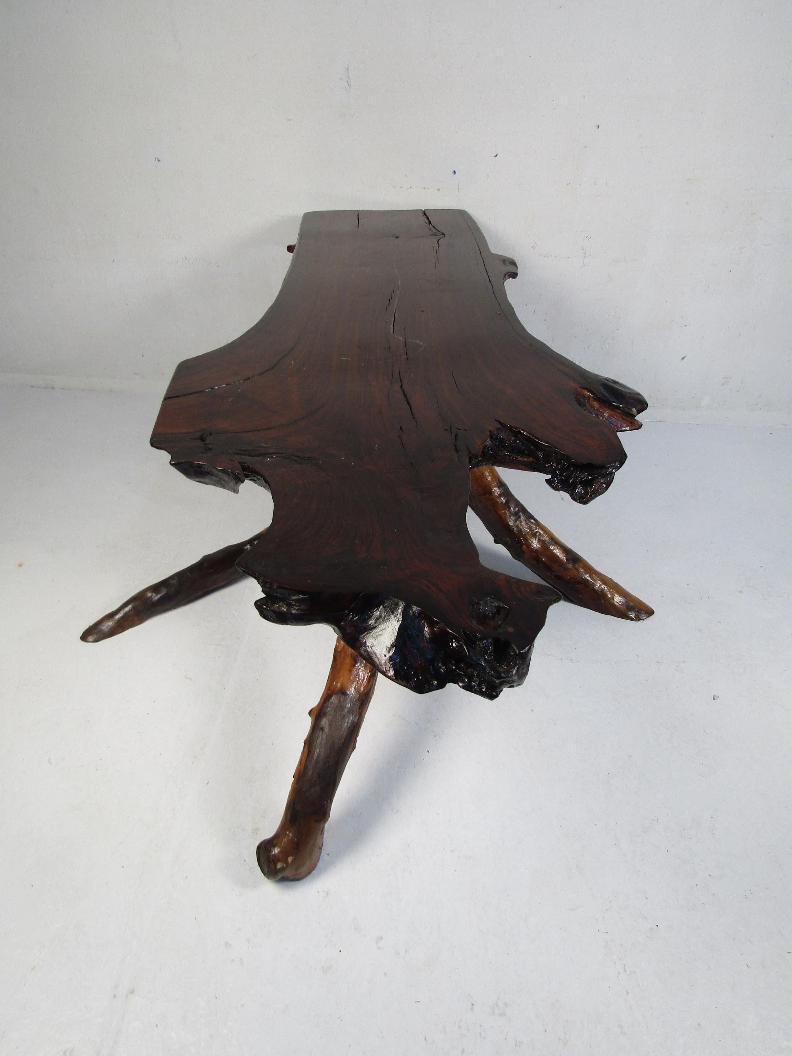 Rustique Table rustique en dalles à bords vifs en vente