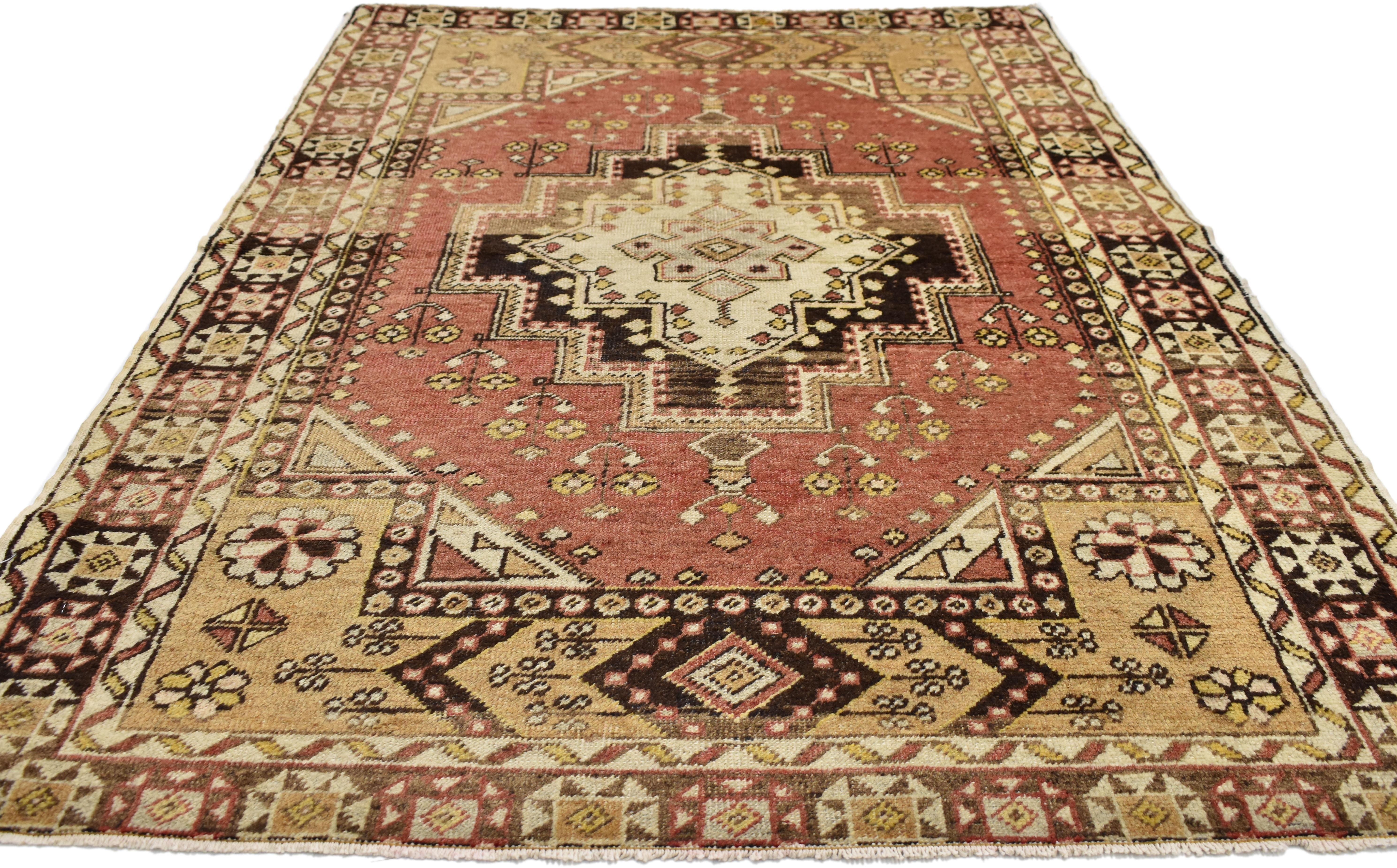 Rustikaler türkischer Oushak-Akzent-Teppich im Lodge-Stil, Eingangs- oder Foyer-Teppich (Türkisch) im Angebot