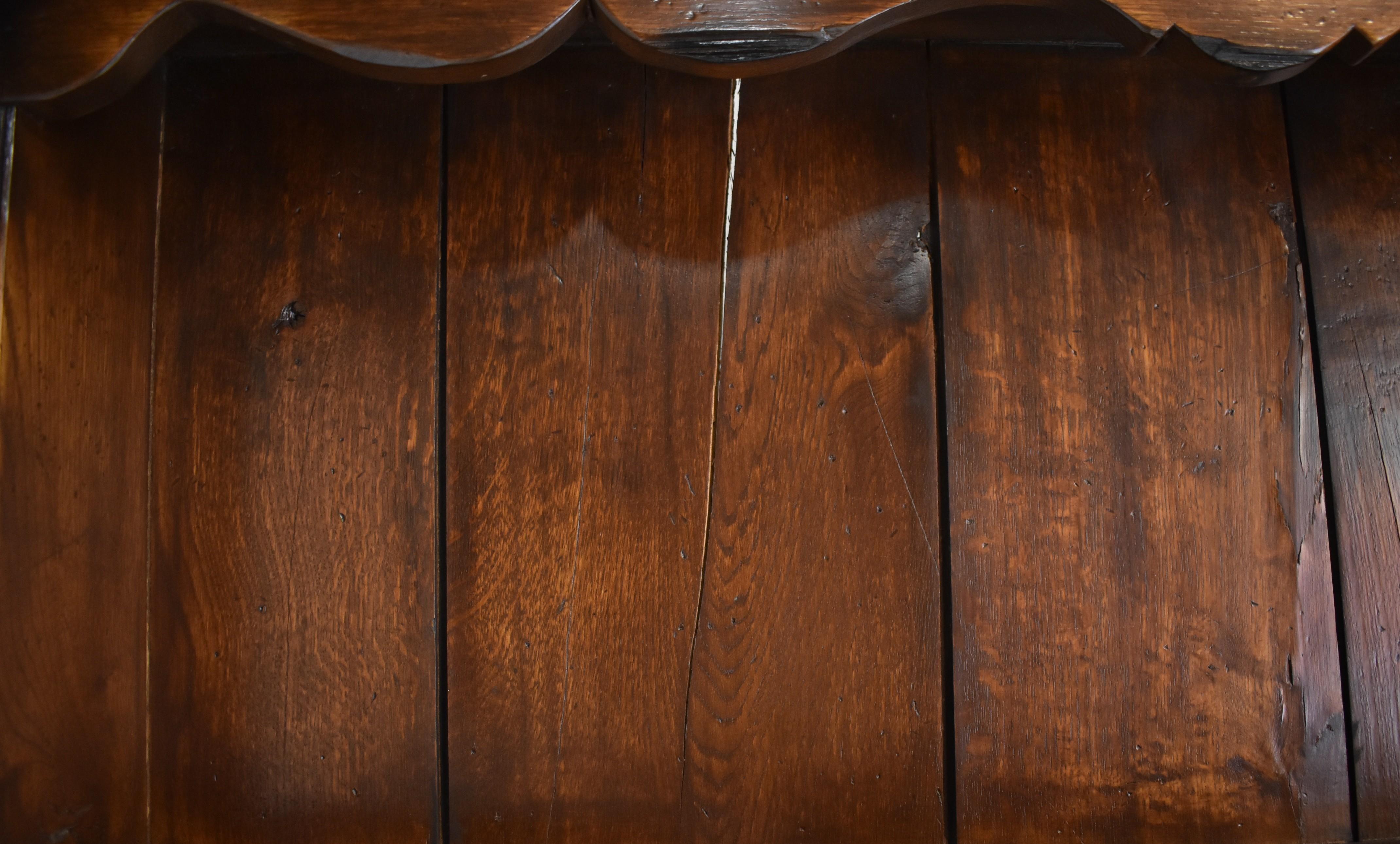 Rustic Long Oak Display Hutch with Drawers, circa 1900 For Sale 3