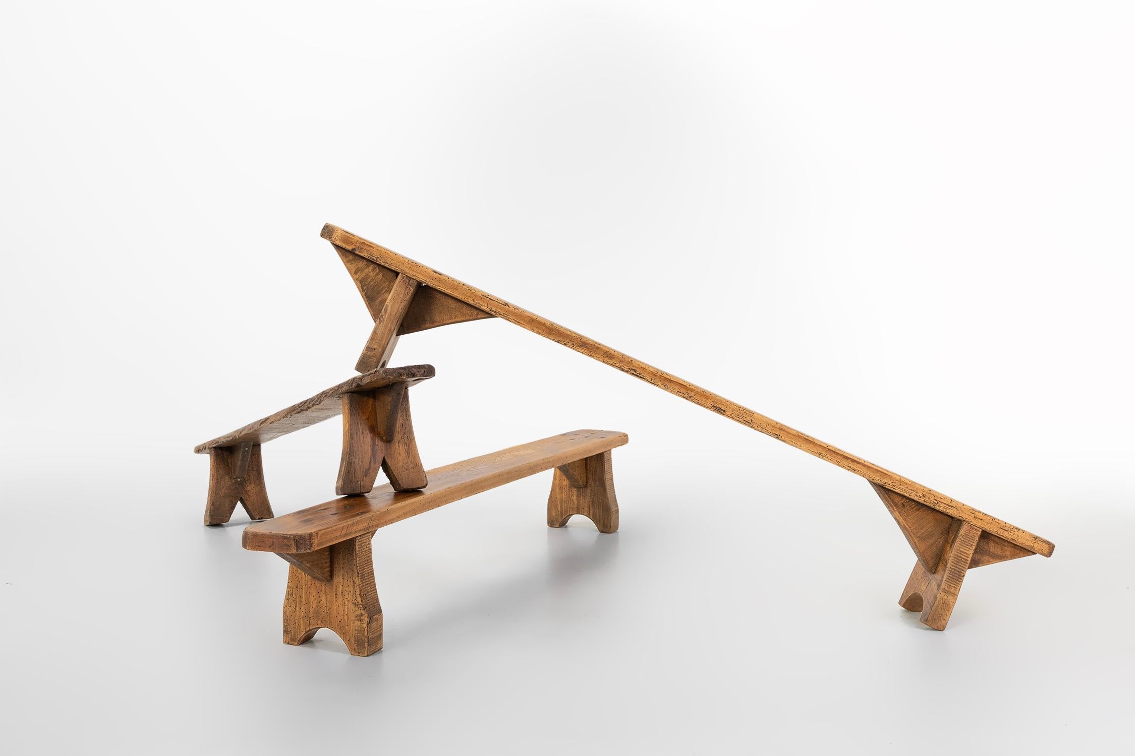 Banc bas rustique en bois massif, France, vers 1850 en vente 3