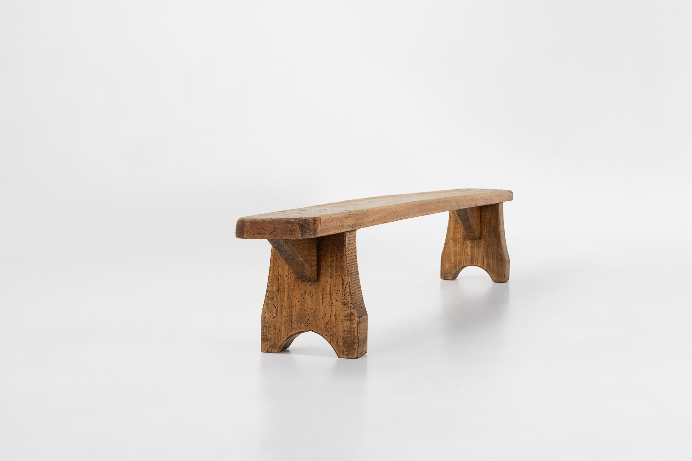 Mid-Century Modern Banc bas rustique en bois massif, France, vers 1850 en vente
