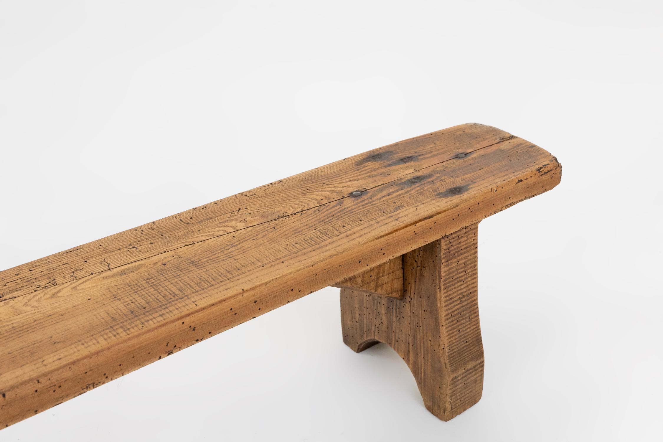 Milieu du XIXe siècle Banc bas rustique en bois massif, France, vers 1850 en vente