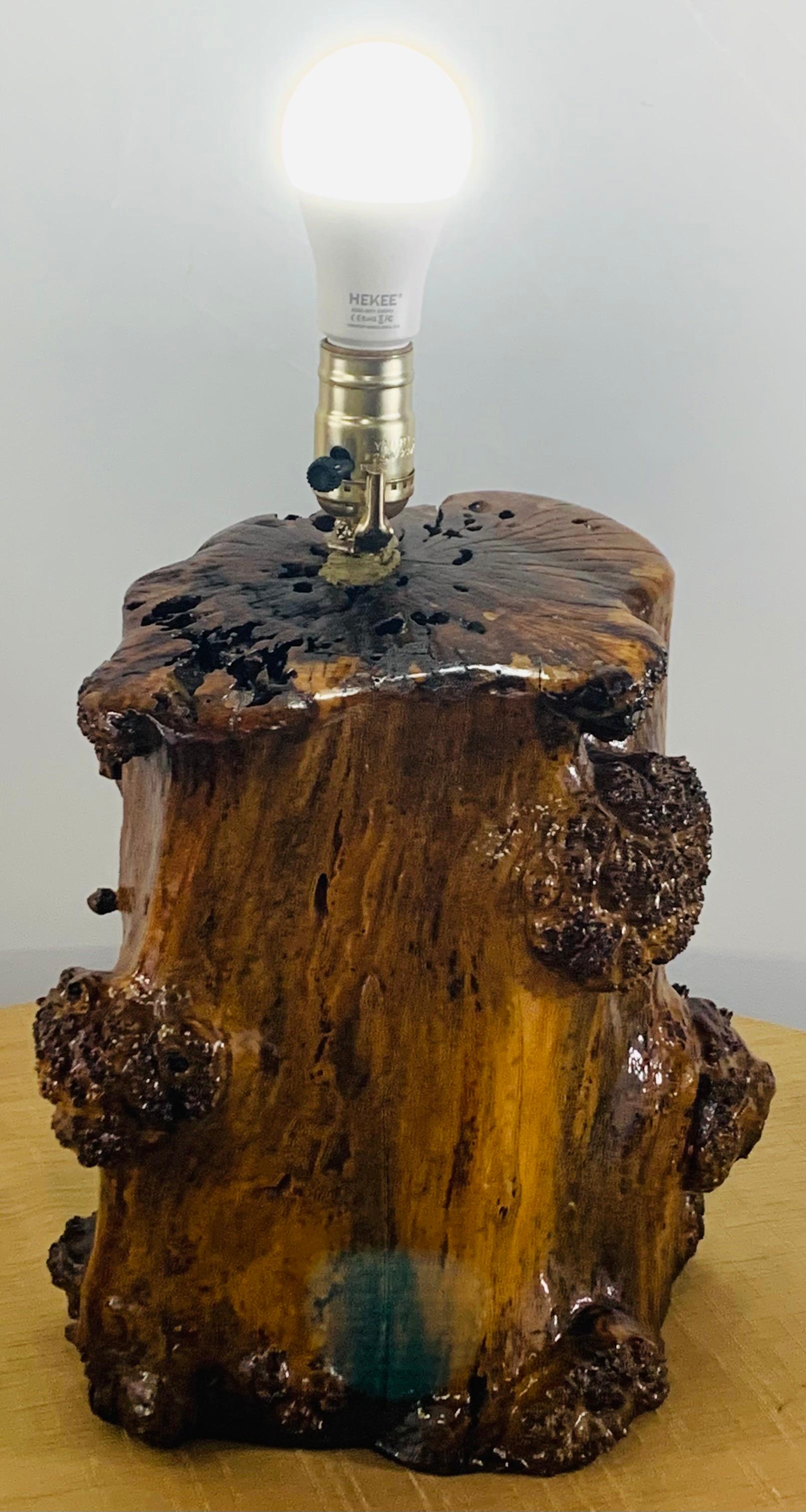 Lampe de bureau rustique en bois d'érable en forme de bûches en vente 2