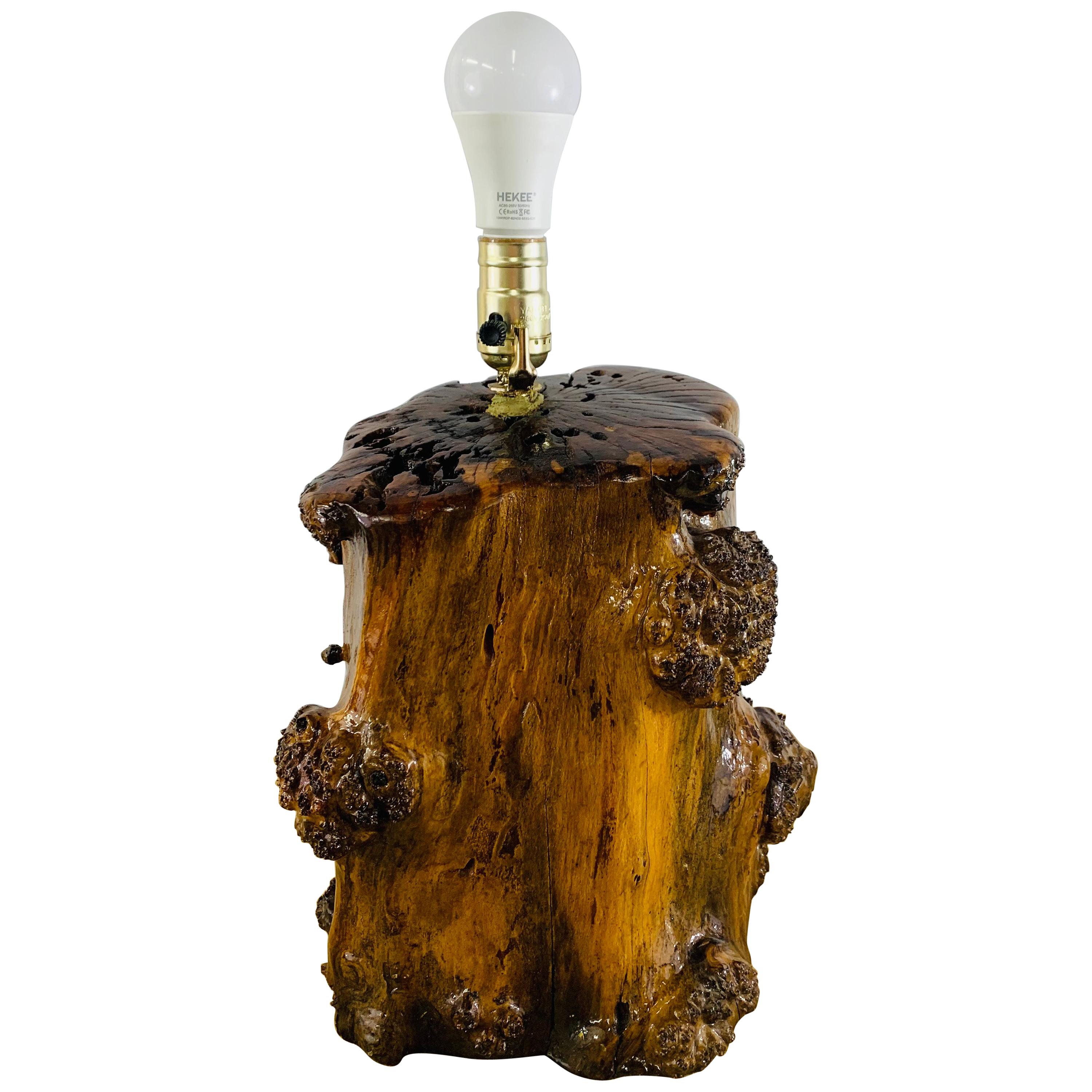 Lampe de bureau rustique en bois d'érable en forme de bûches en vente
