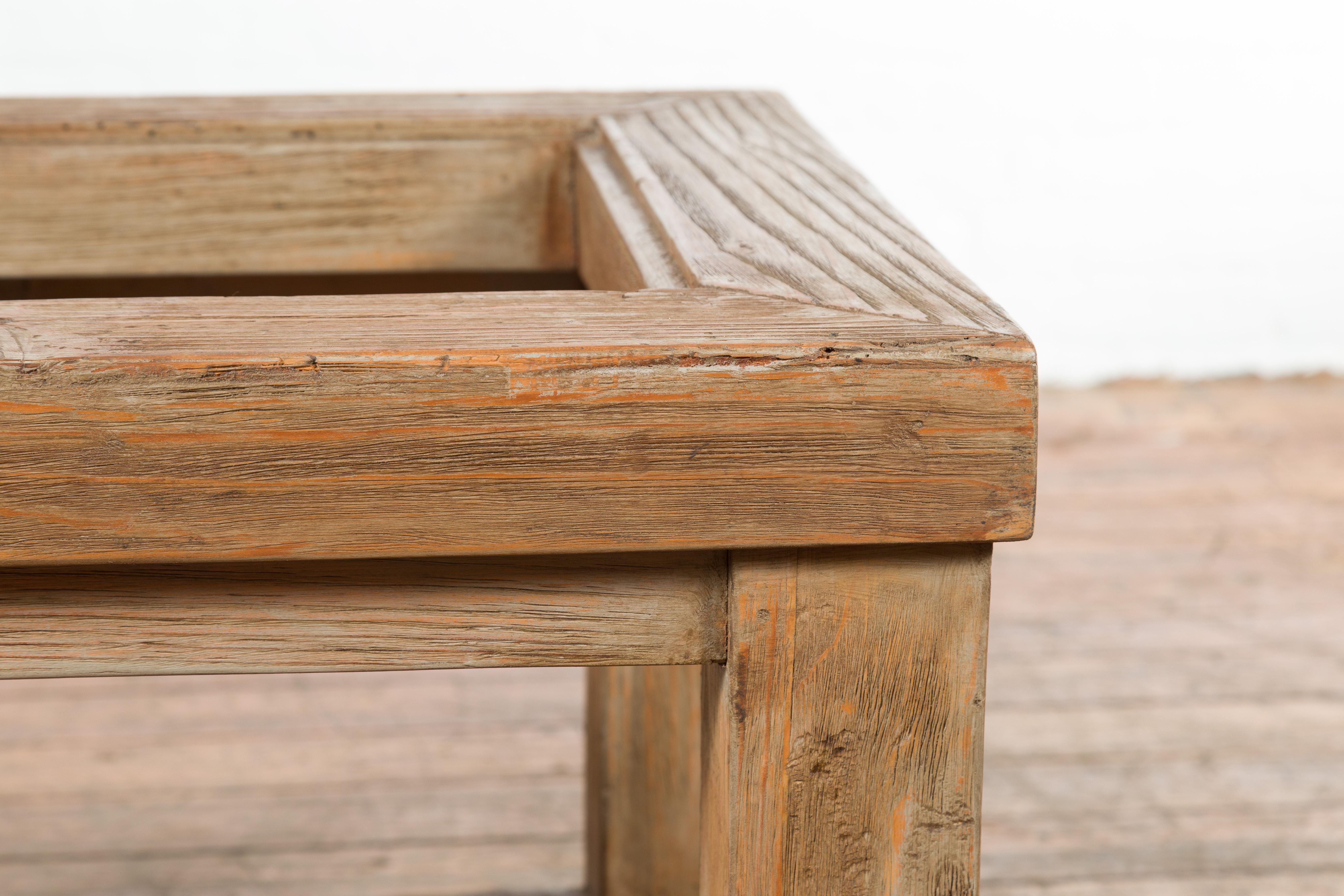 Couchtisch aus mexikanischem Vintage-Naturholz mit niedriger Ablagefläche, Rustikaler Stil (Holz) im Angebot
